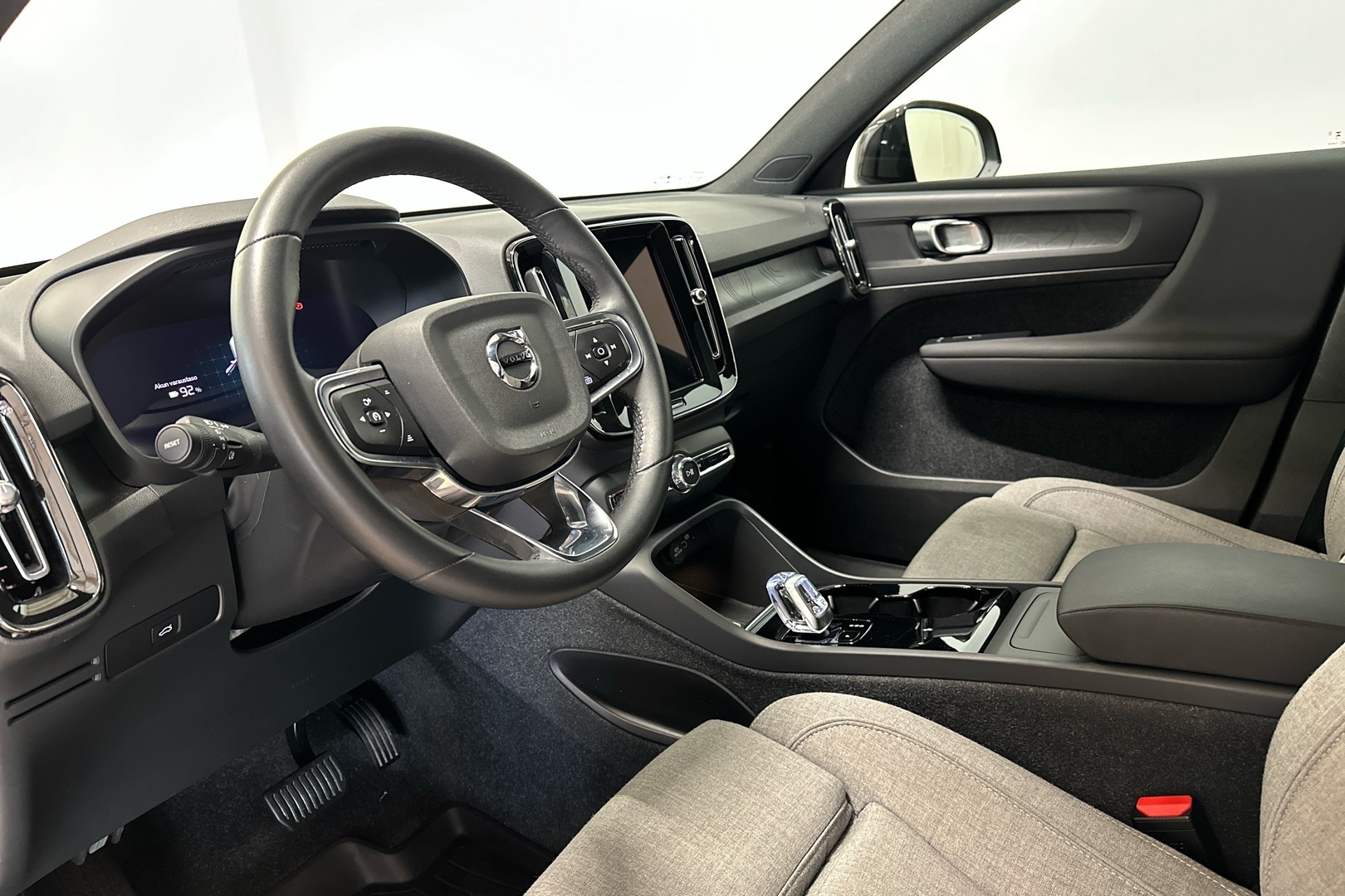 VOLVO XC40 2024
