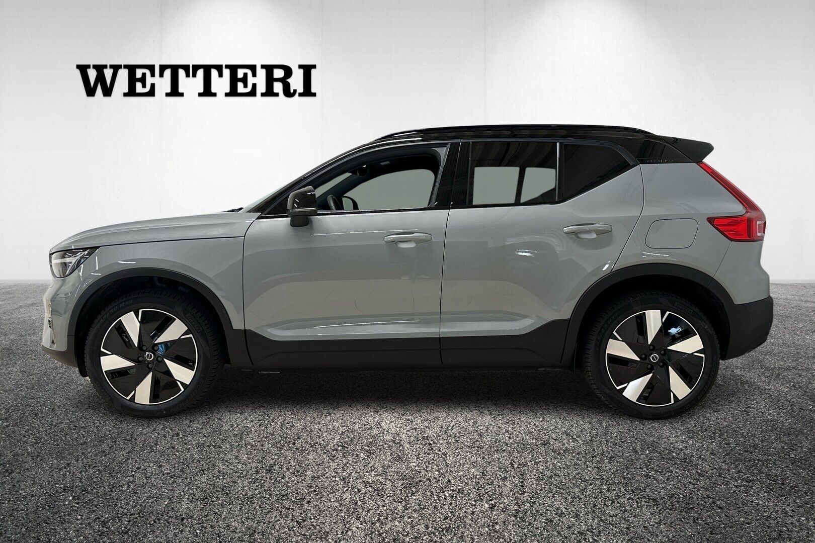 VOLVO XC40 2024