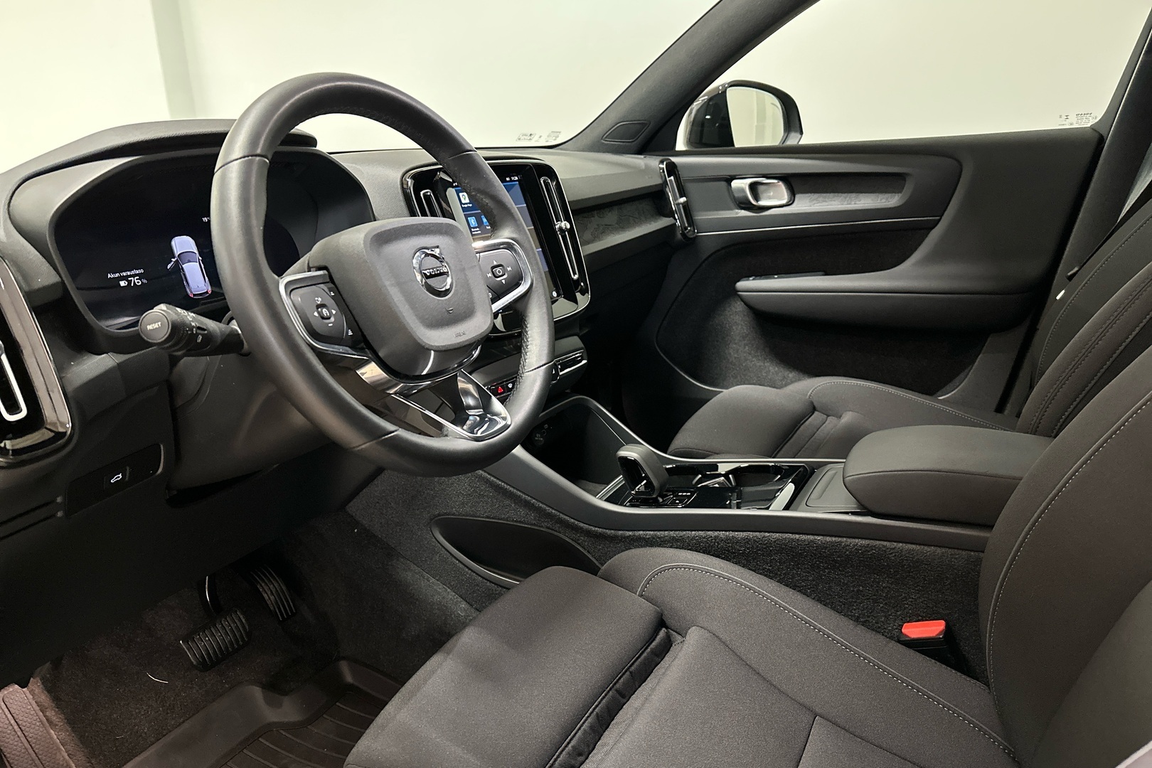VOLVO XC40 2024