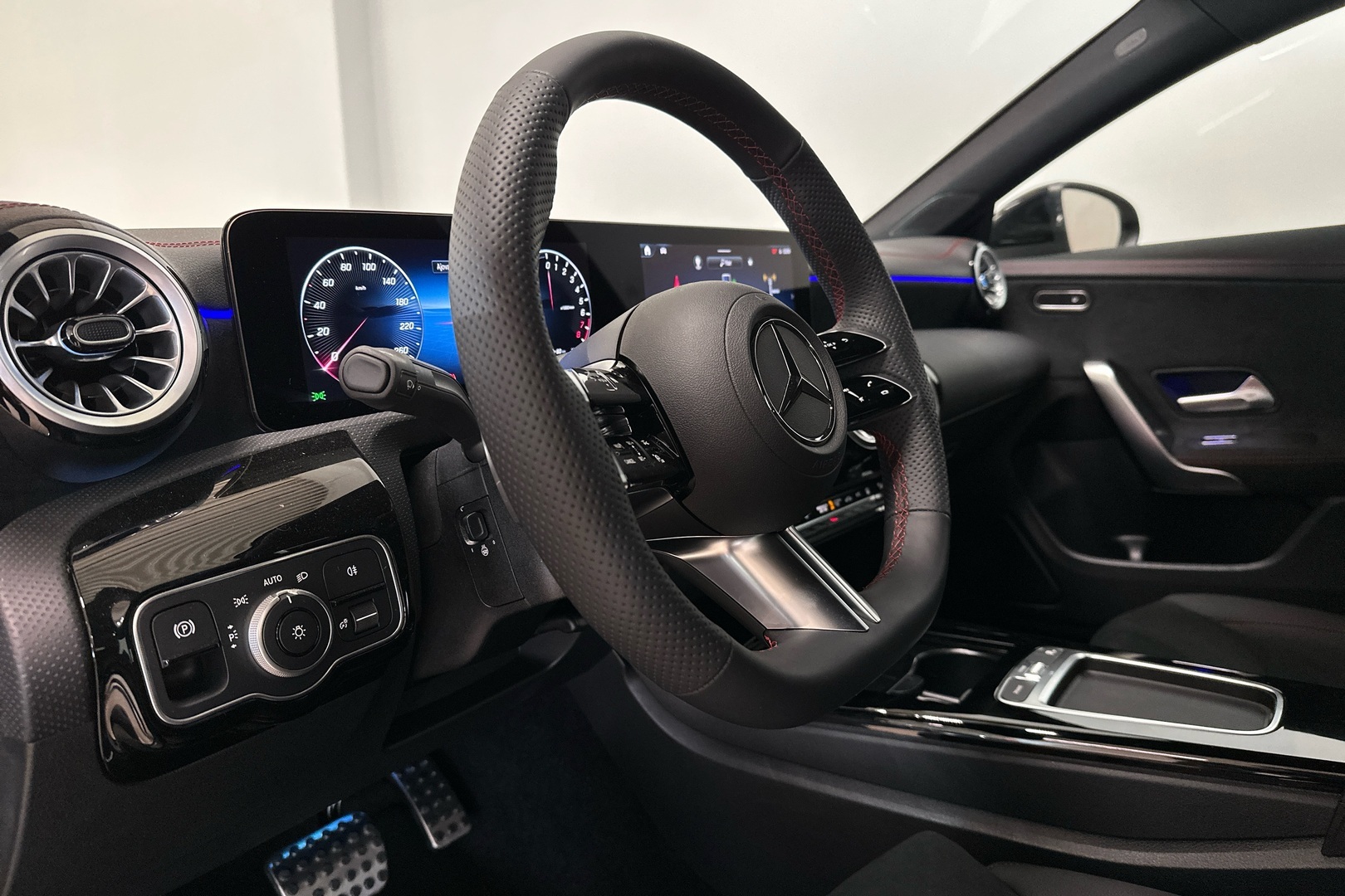 MERCEDES-BENZ CLA 2025
