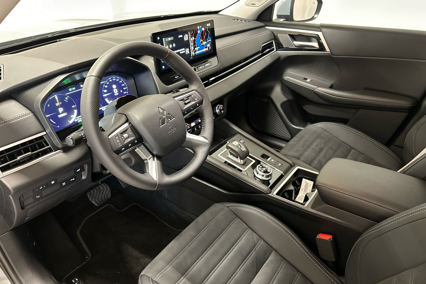 MITSUBISHI Outlander 2025