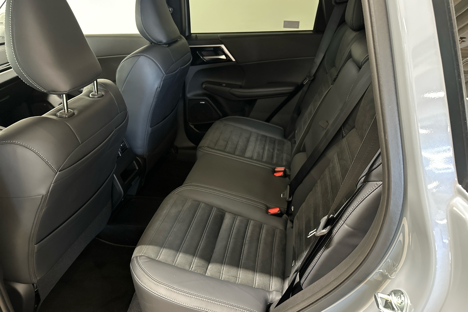 MITSUBISHI Outlander 2025