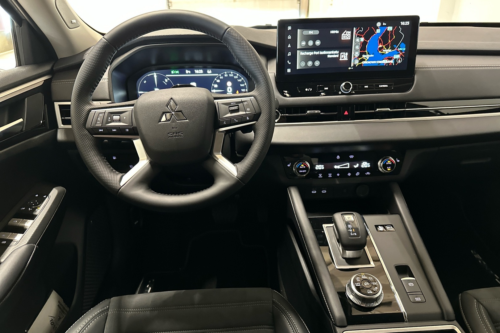 MITSUBISHI Outlander 2025