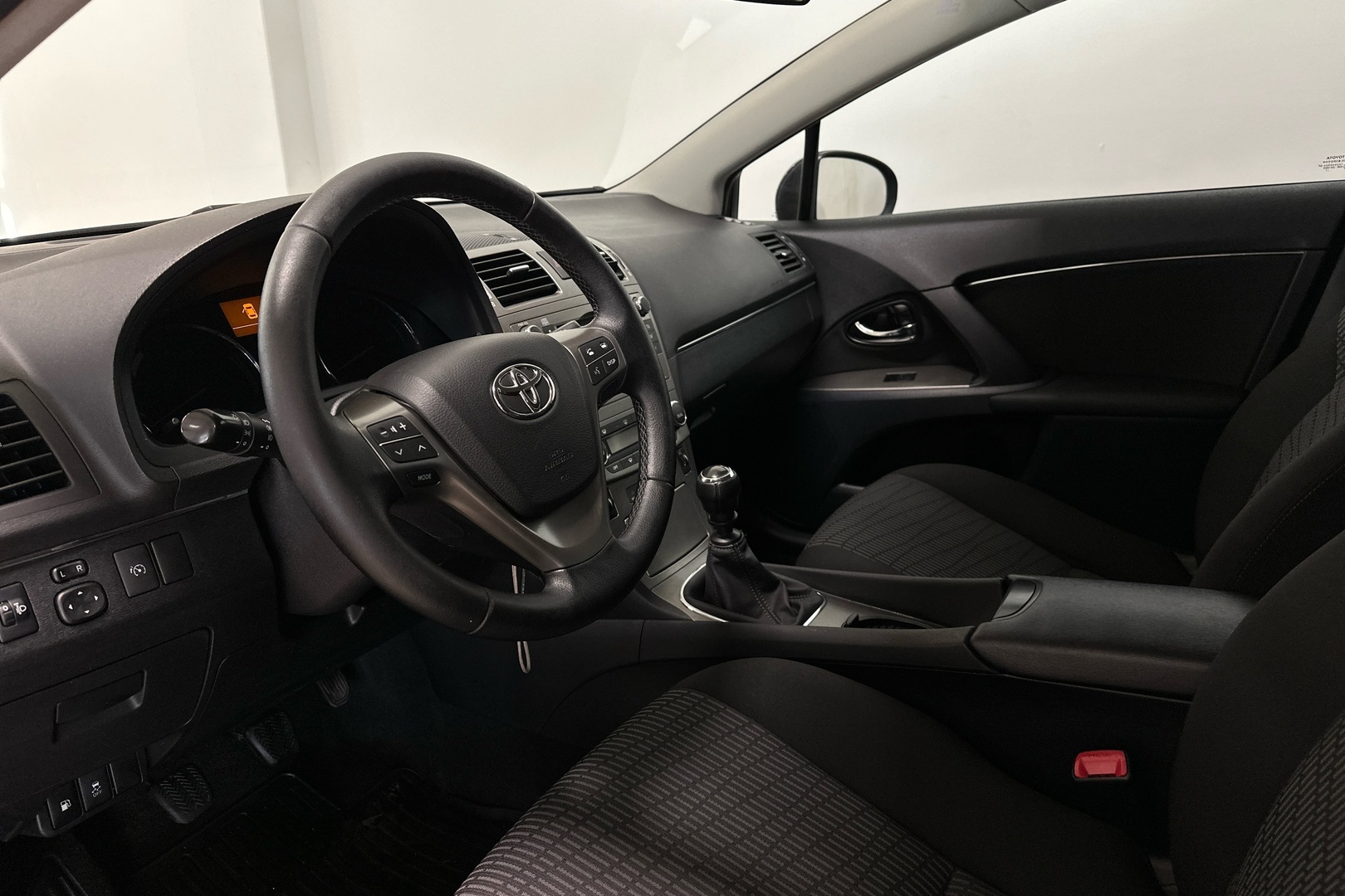 TOYOTA Avensis 2011