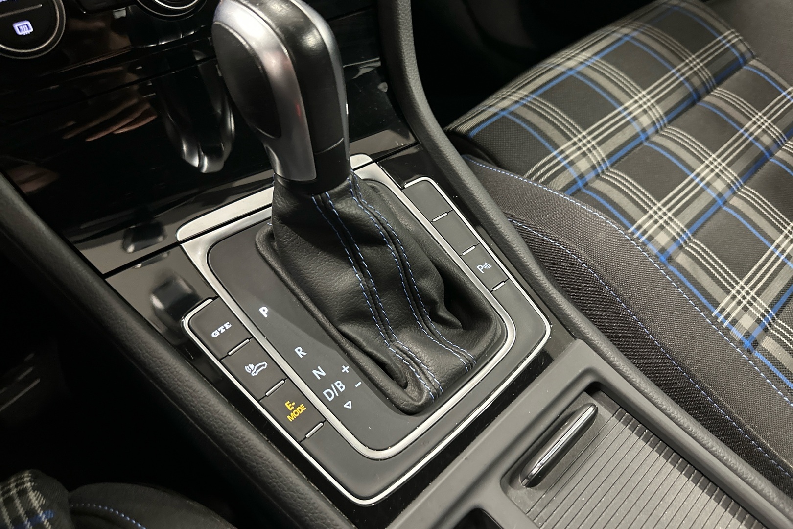 VOLKSWAGEN Golf 2020