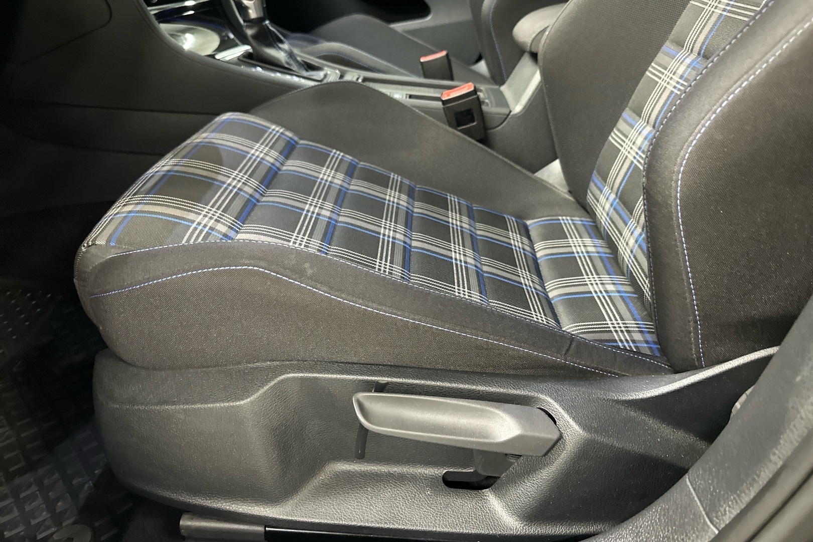 VOLKSWAGEN Golf 2020