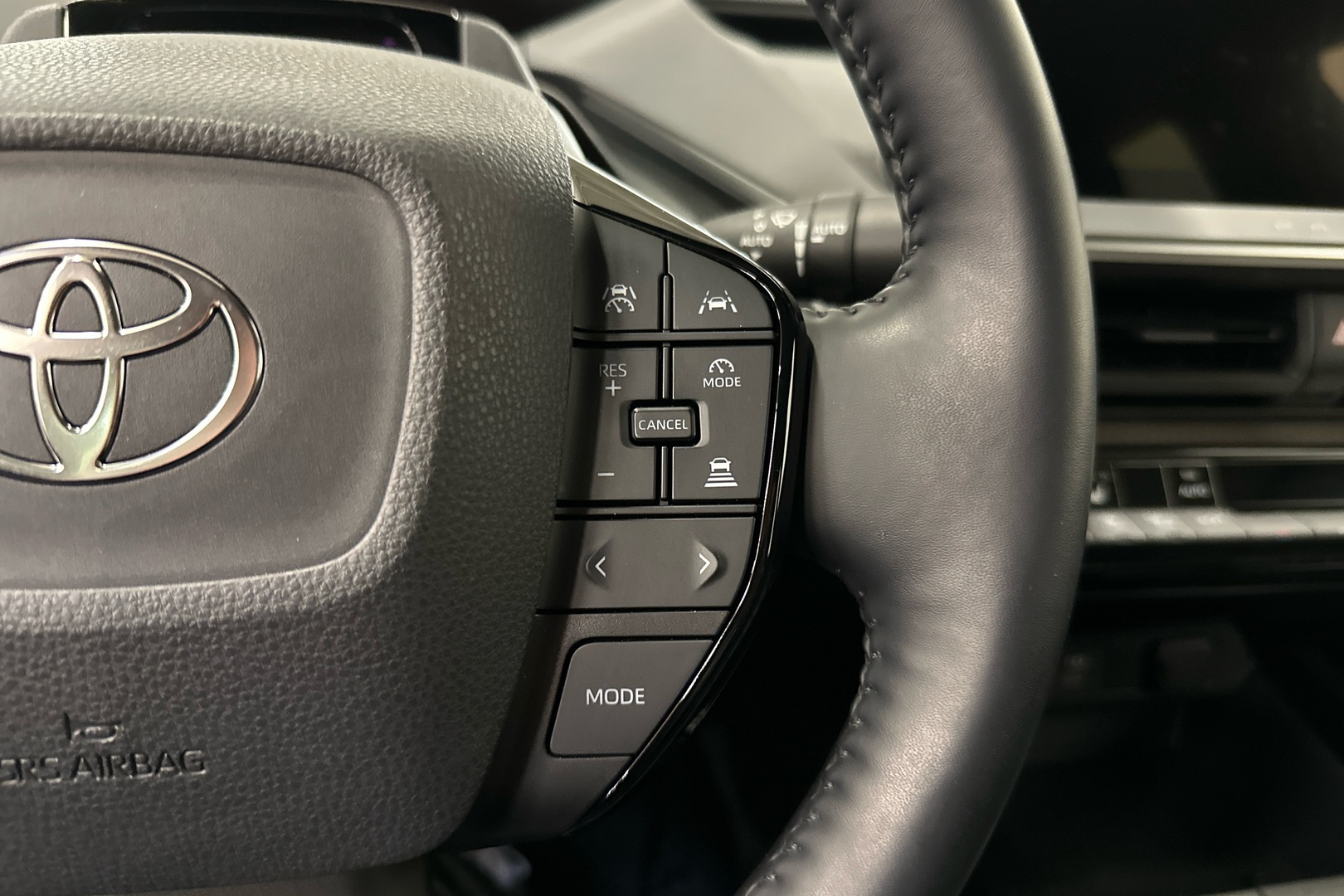 TOYOTA Prius Plug-in 2023