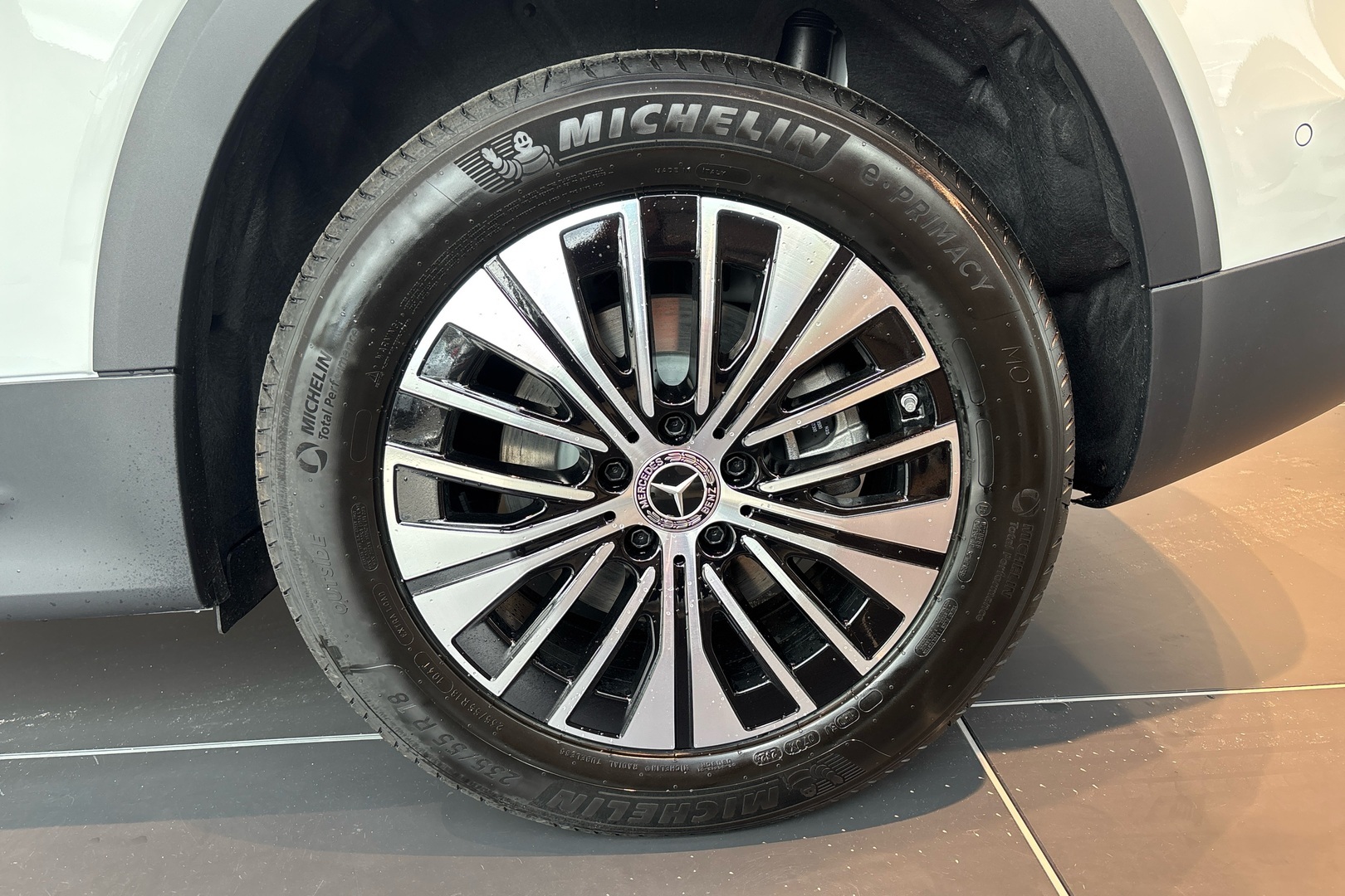 MERCEDES-BENZ EQB 2025