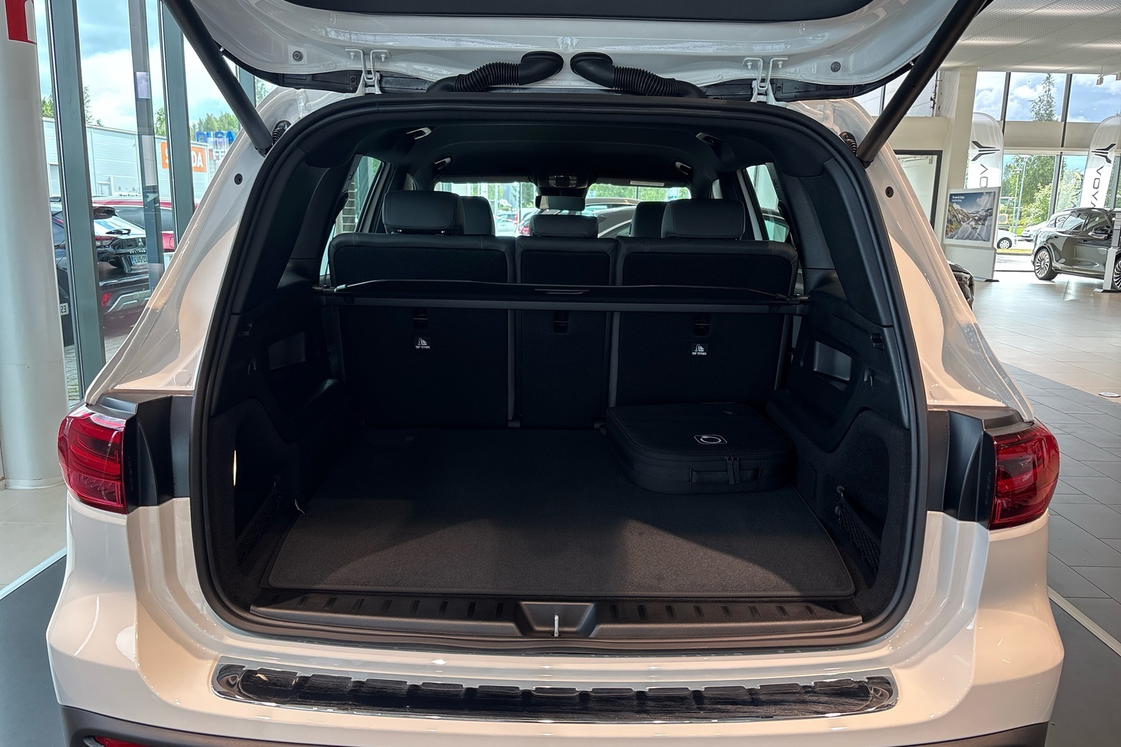 MERCEDES-BENZ EQB 2025