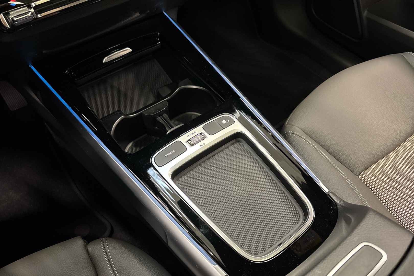 MERCEDES-BENZ EQB 2025