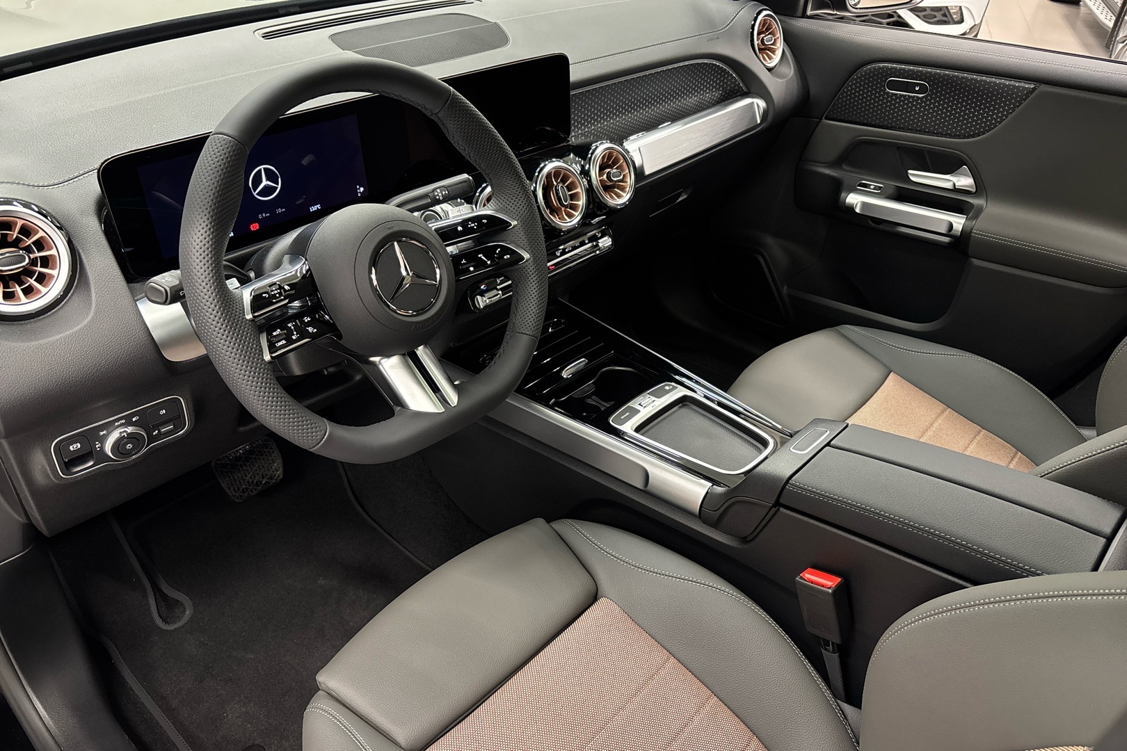 MERCEDES-BENZ EQB 2025