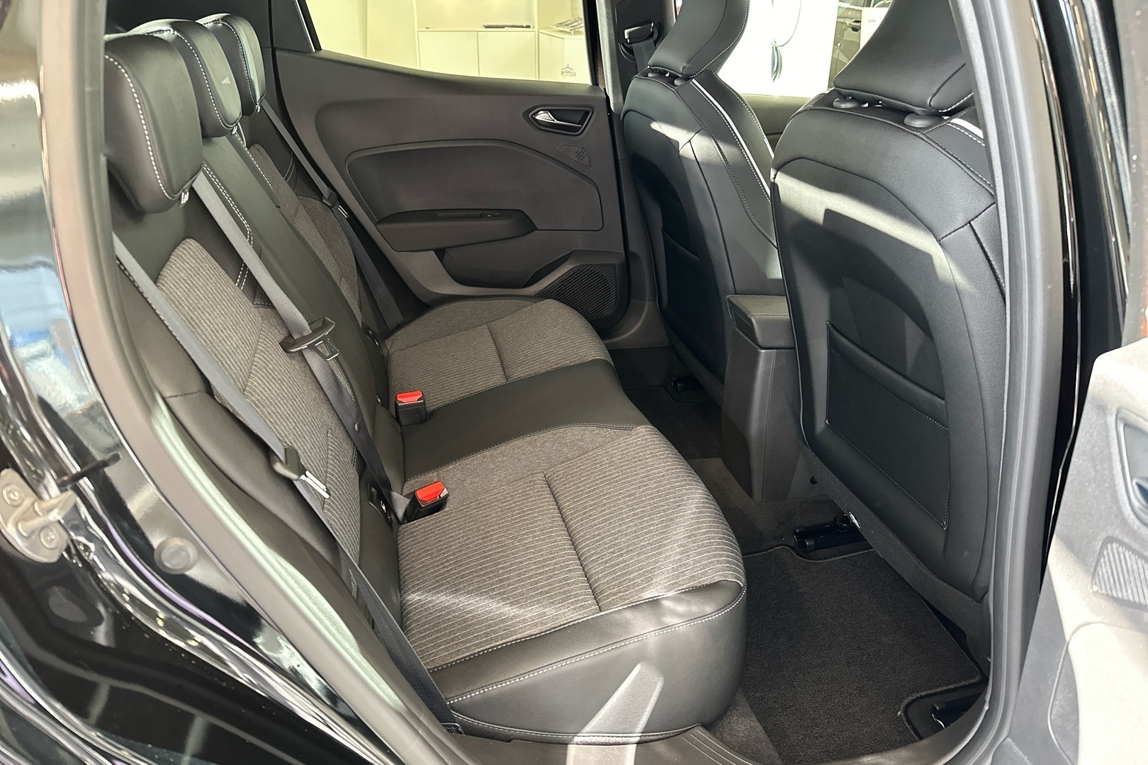 MITSUBISHI Colt 2025