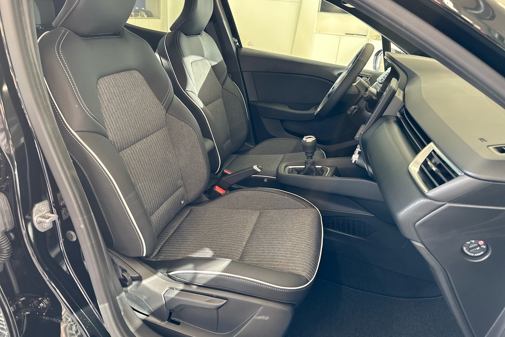 MITSUBISHI Colt 2025