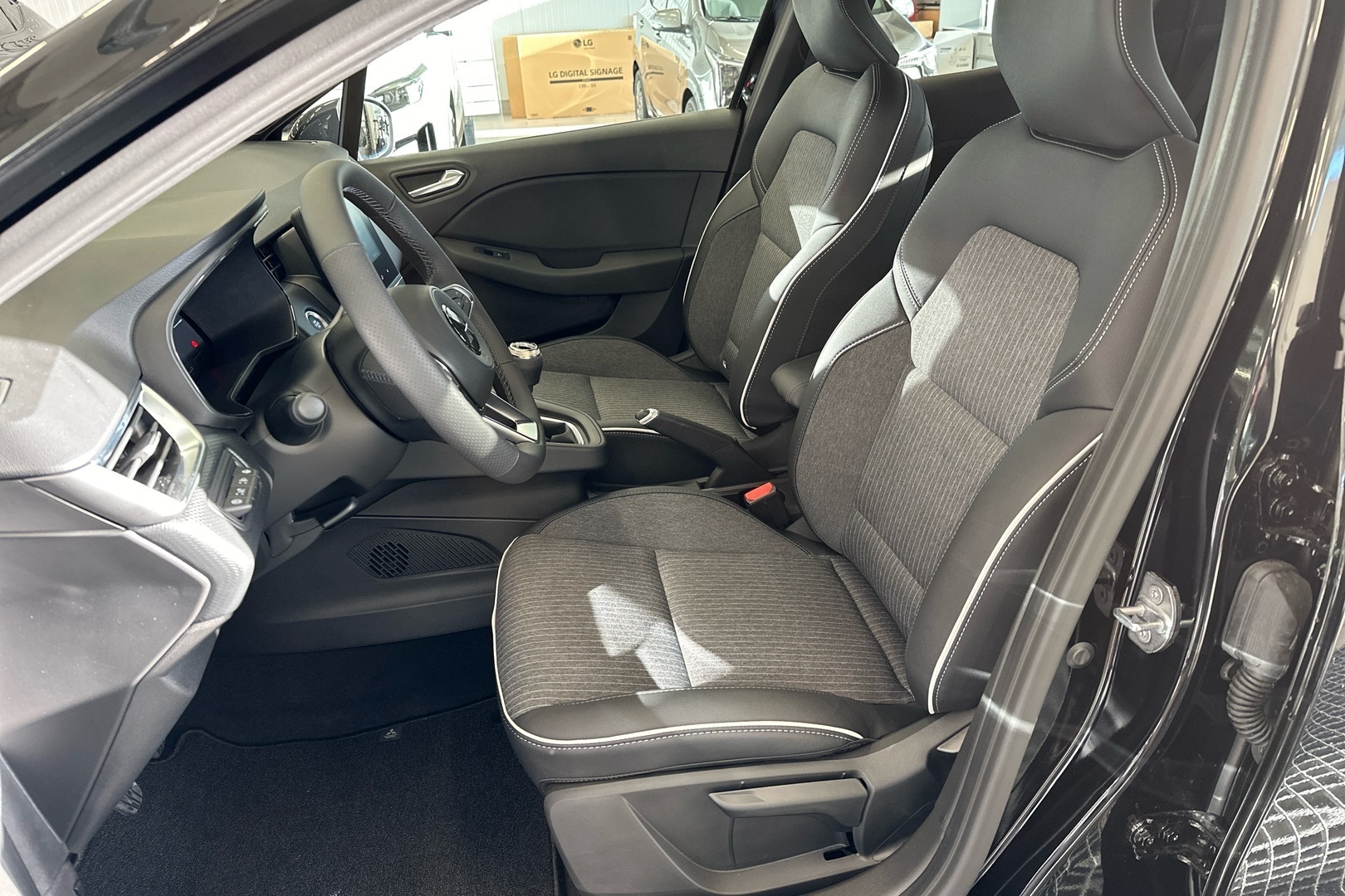 MITSUBISHI Colt 2025