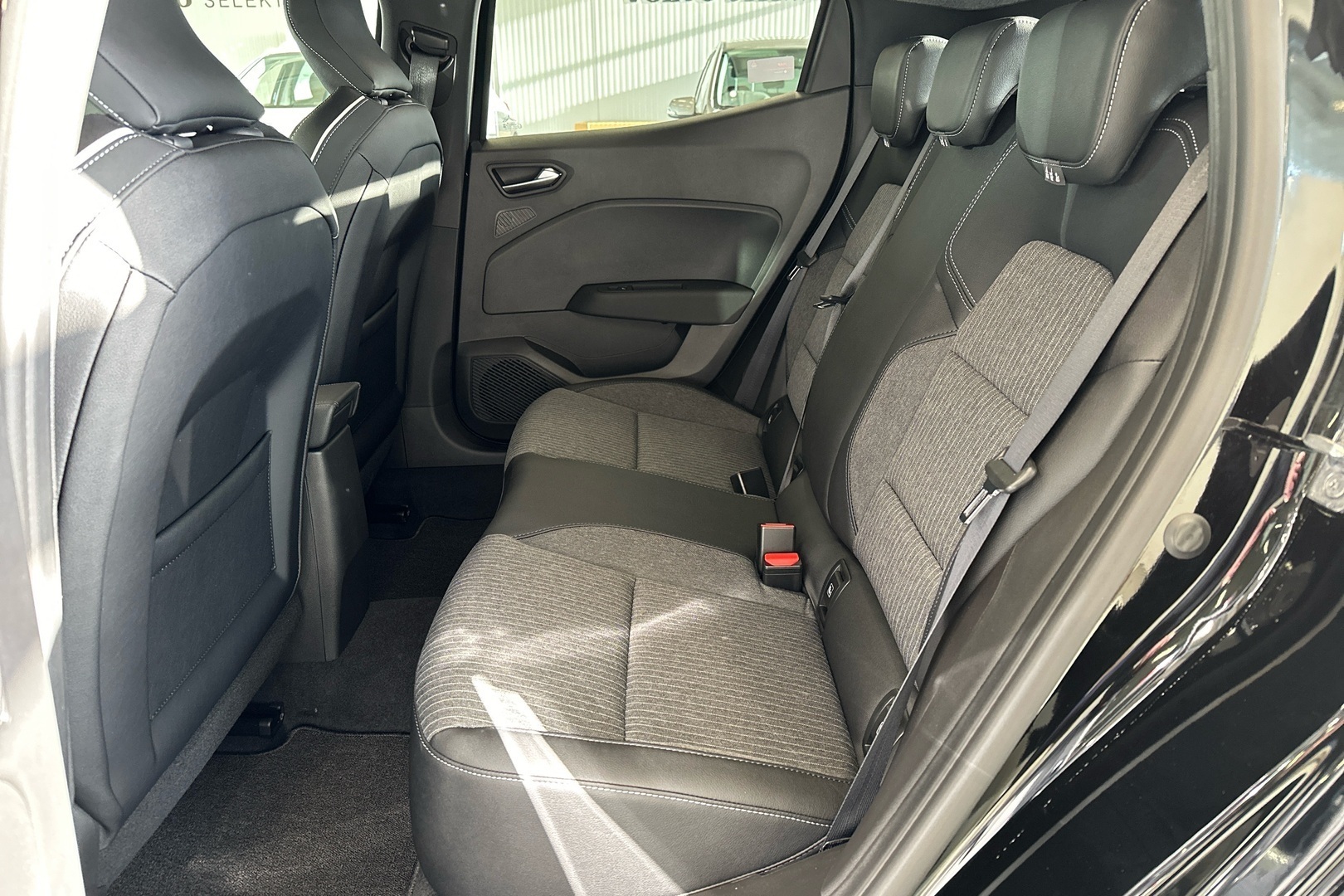 MITSUBISHI Colt 2025