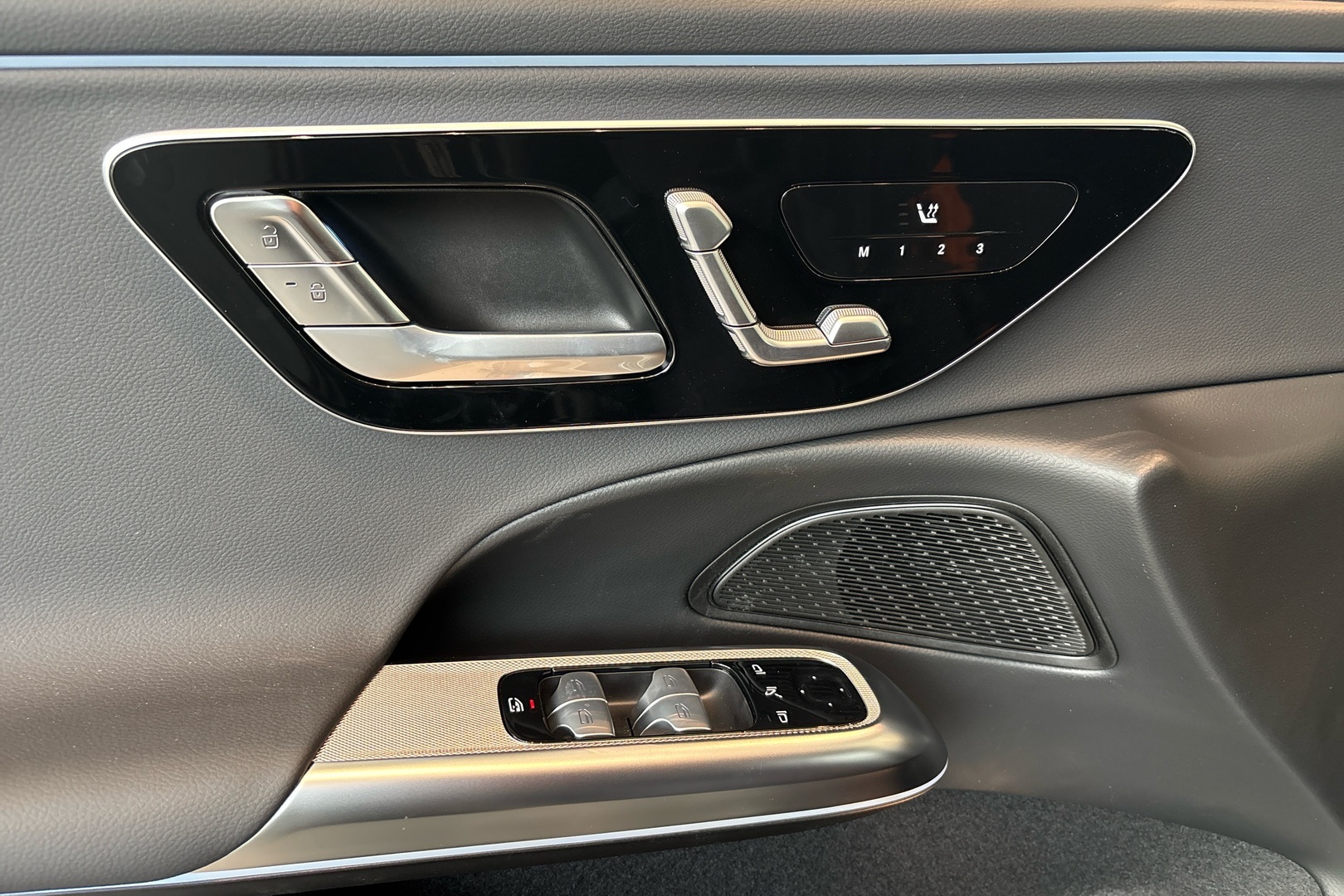 MERCEDES-BENZ E 2025