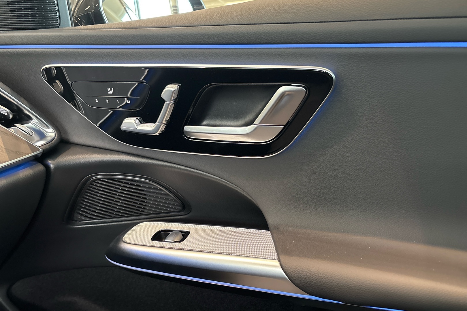 MERCEDES-BENZ E 2025