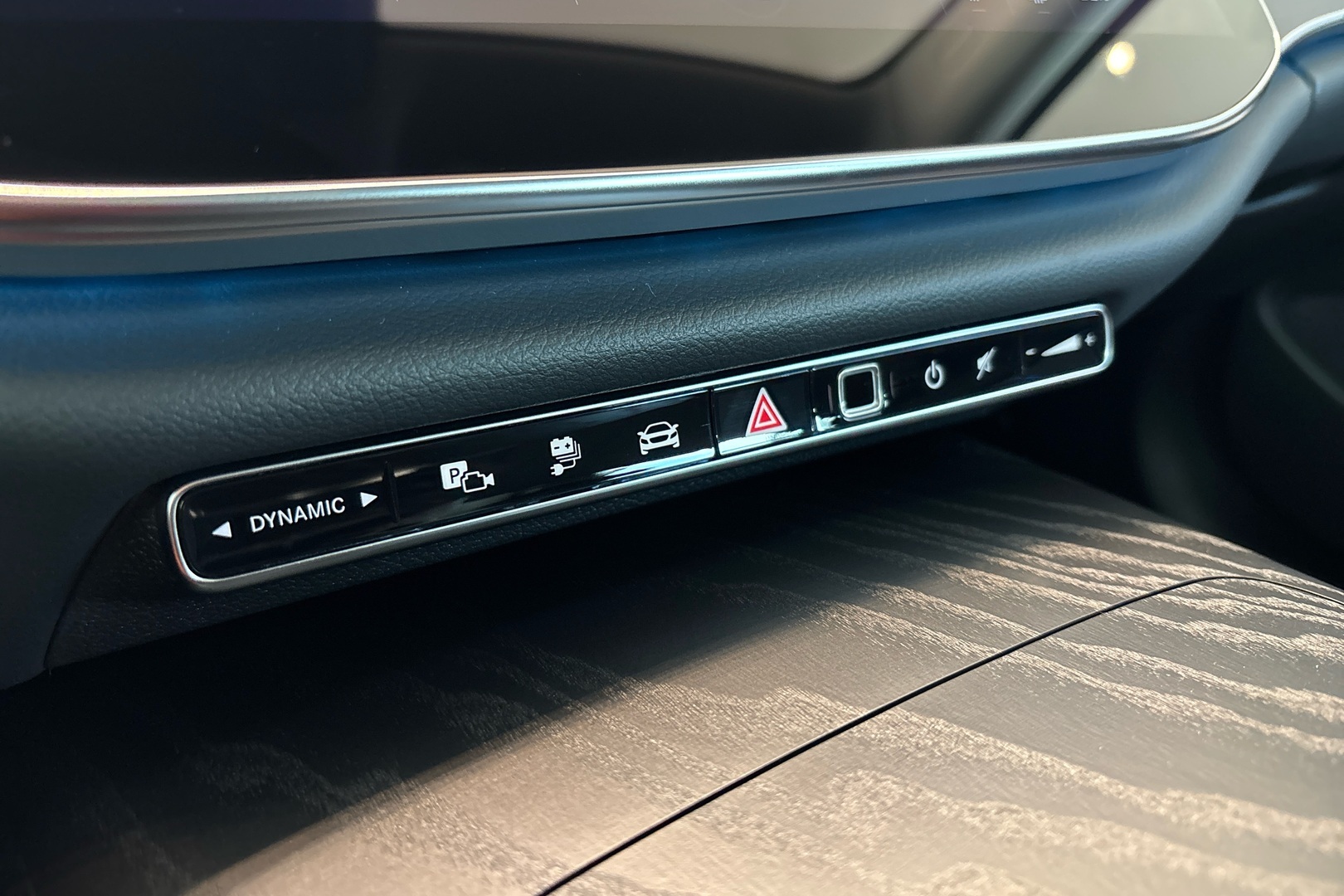 MERCEDES-BENZ E 2025