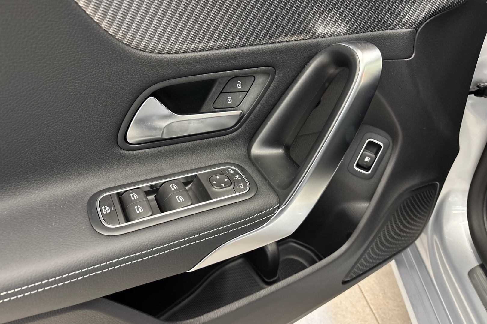 MERCEDES-BENZ CLA 2025