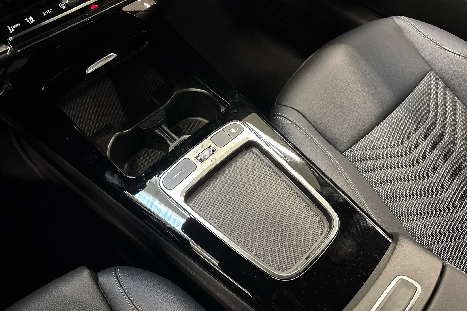 MERCEDES-BENZ CLA 2025
