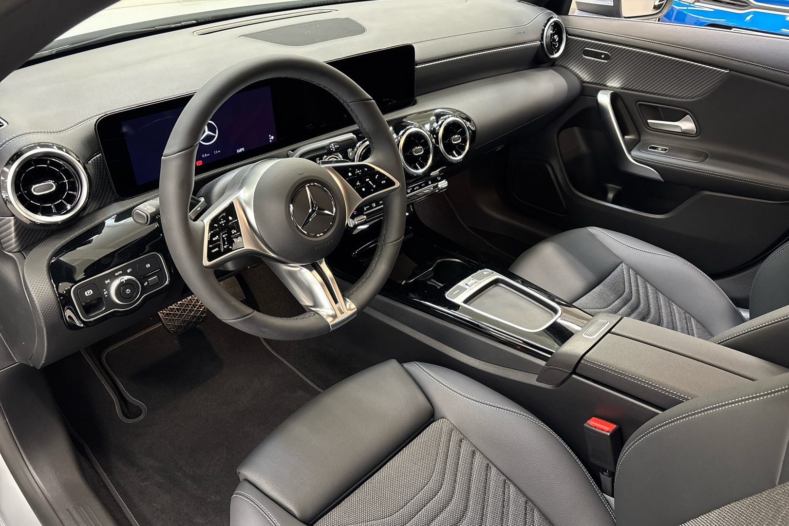MERCEDES-BENZ CLA 2025