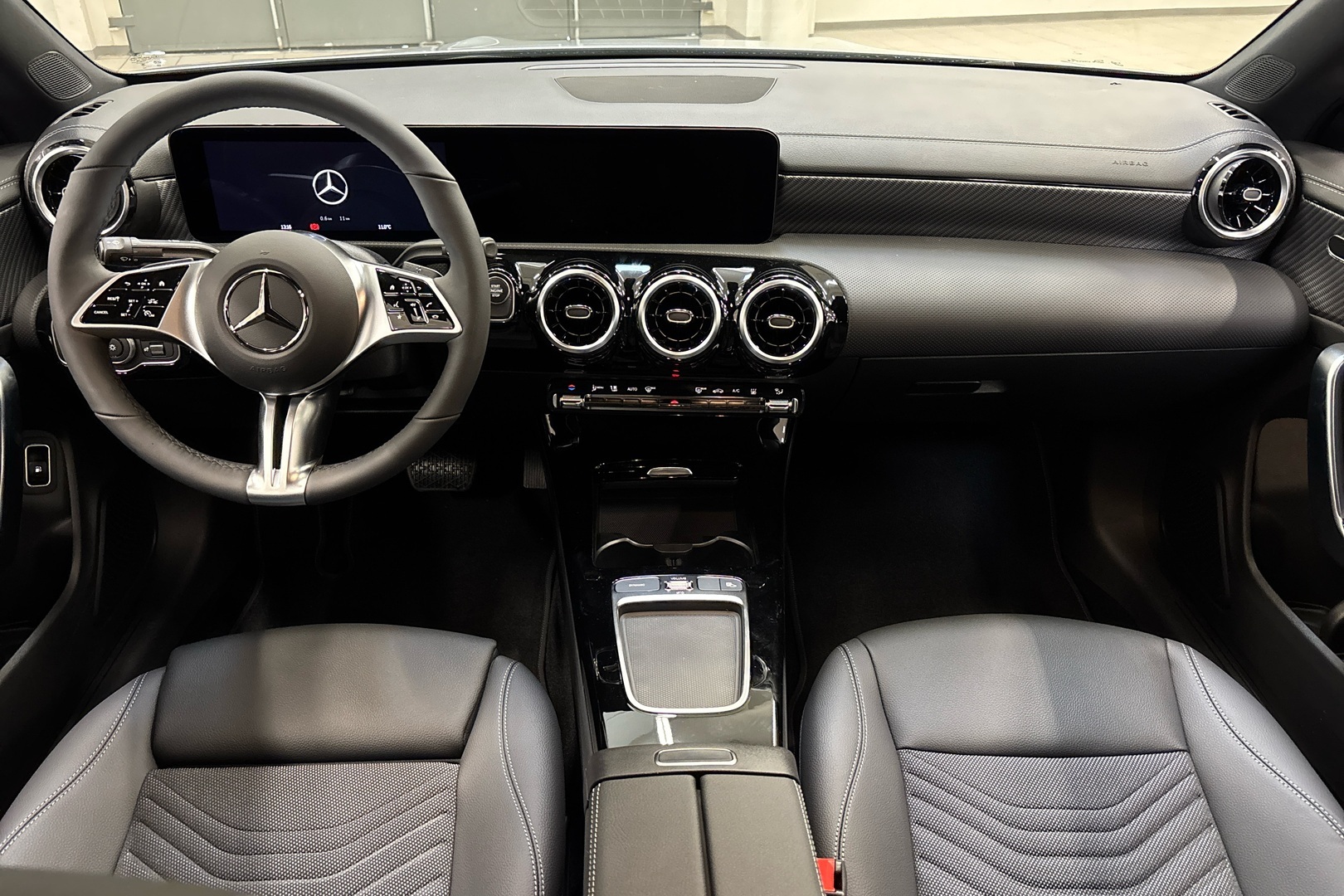 MERCEDES-BENZ CLA 2025
