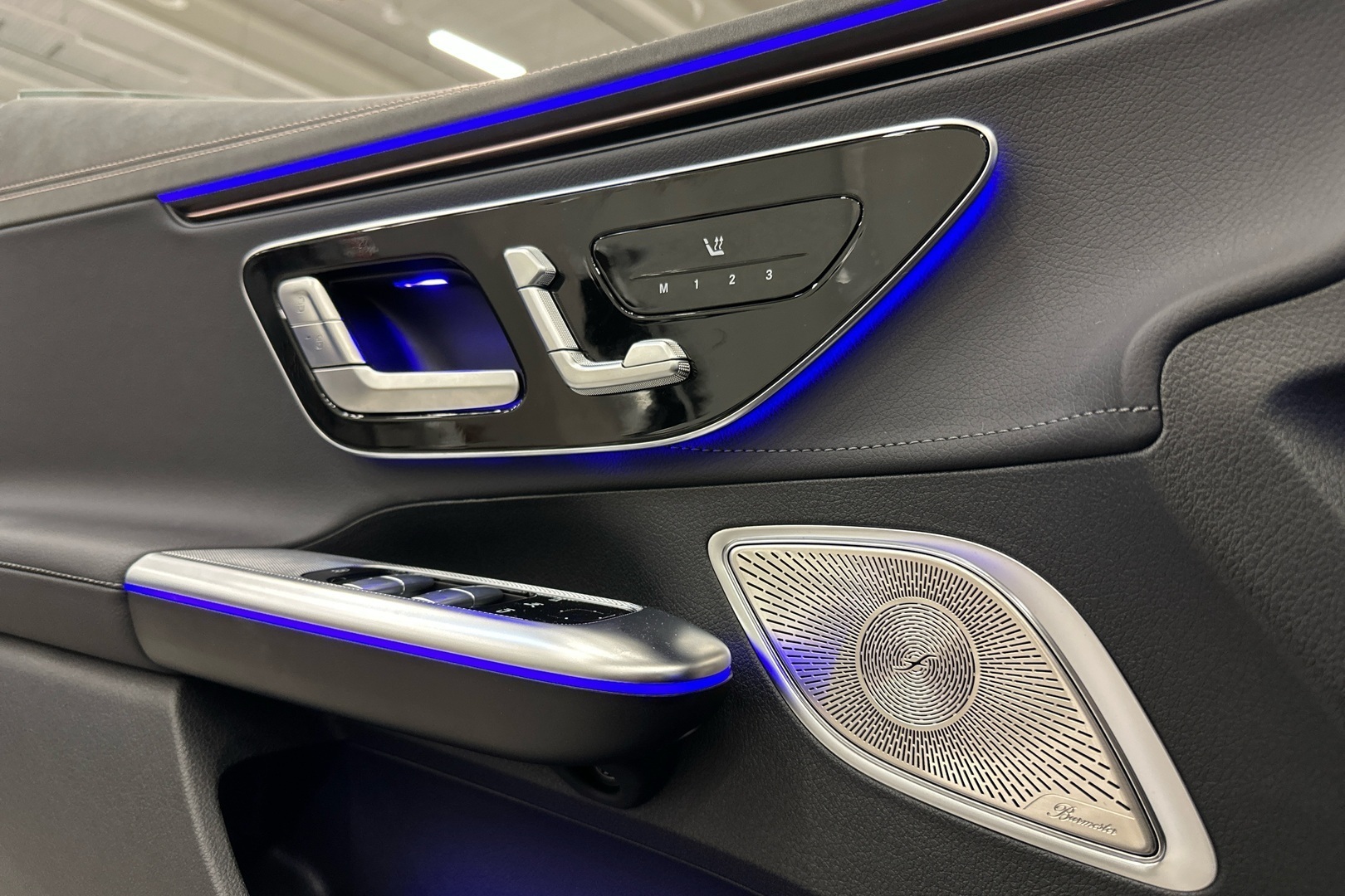 MERCEDES-BENZ EQE 2024