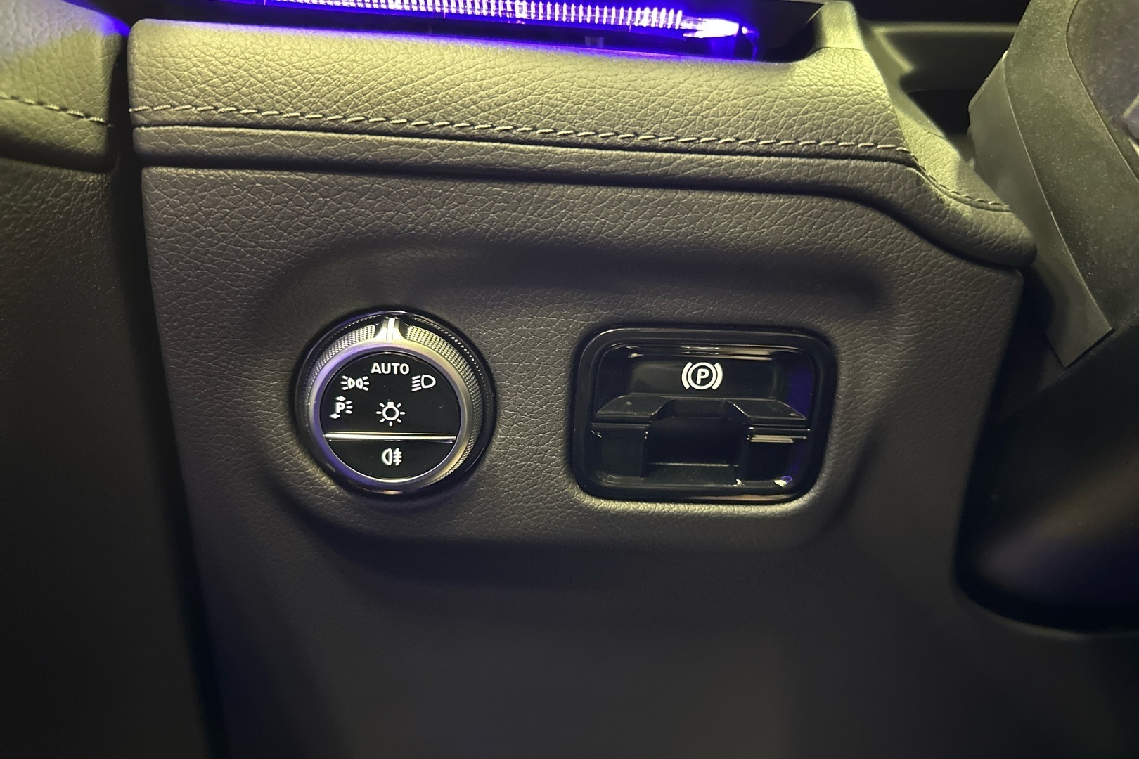 MERCEDES-BENZ EQE 2024