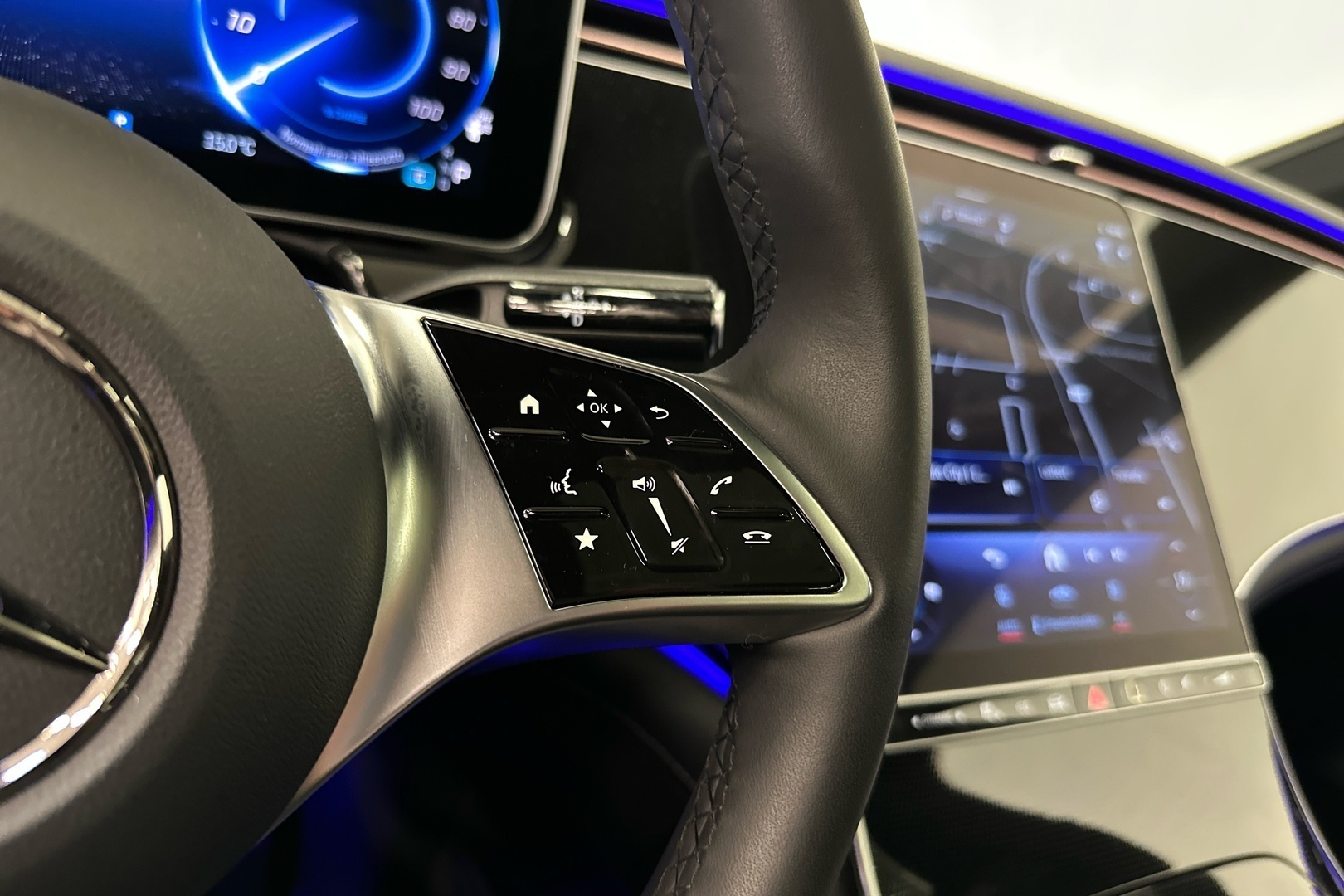 MERCEDES-BENZ EQE 2024