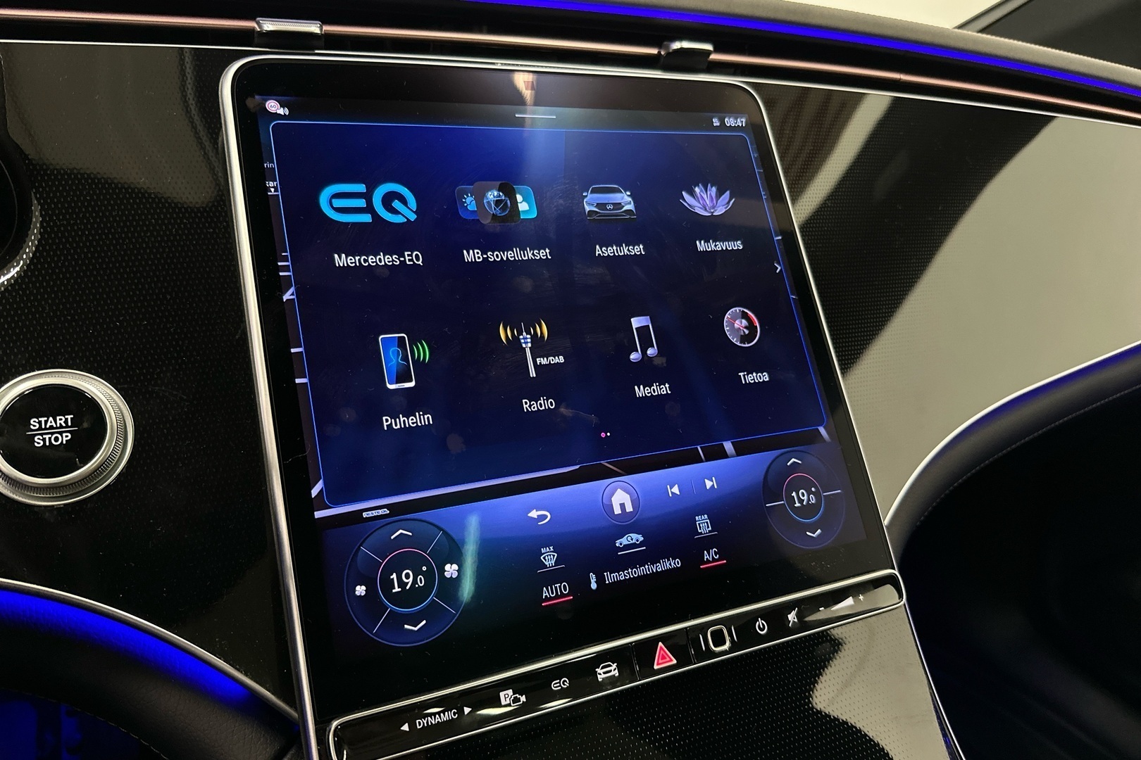 MERCEDES-BENZ EQE 2024