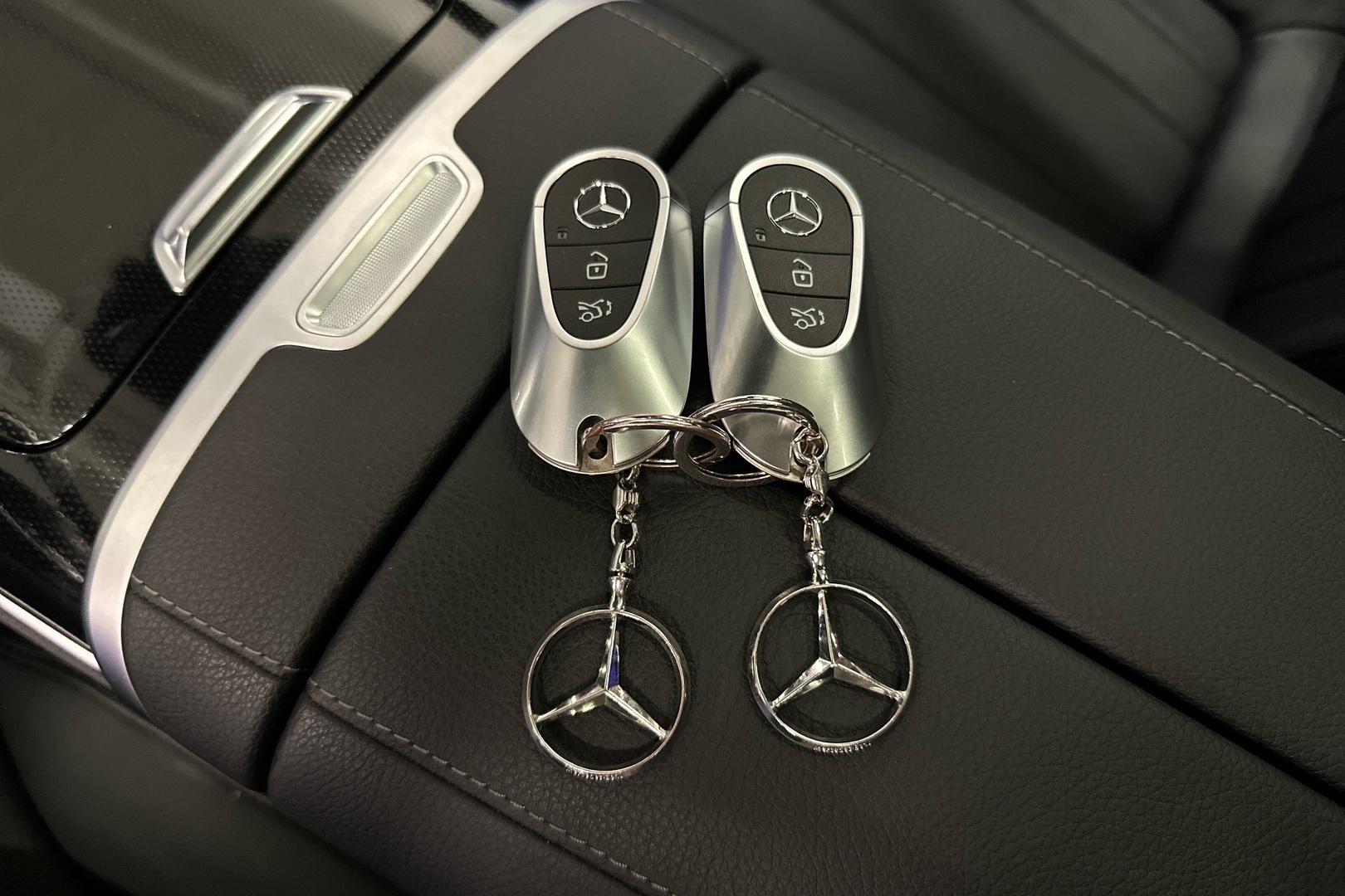 MERCEDES-BENZ EQE 2024