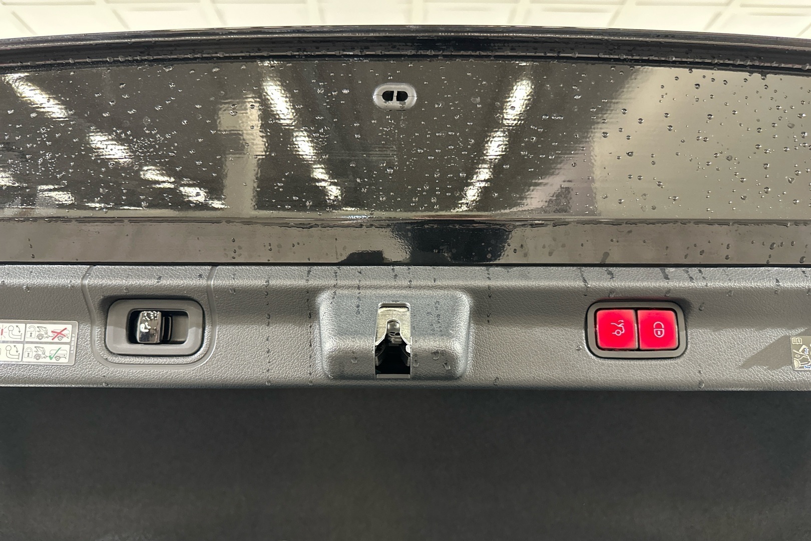 MERCEDES-BENZ EQE 2024