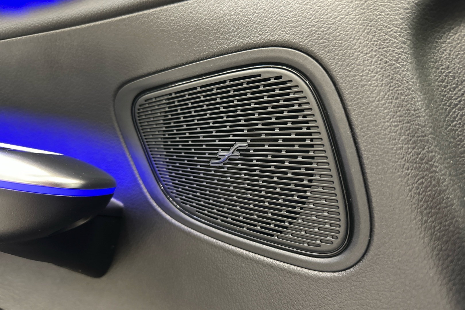 MERCEDES-BENZ GLC 2025