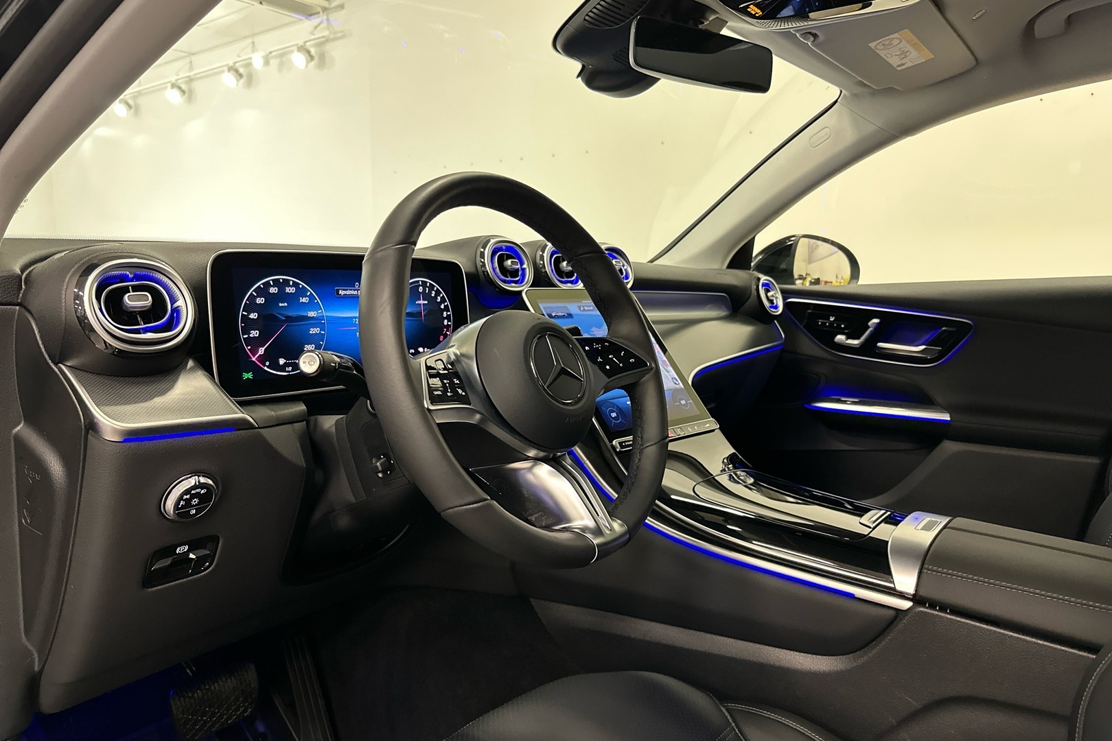 MERCEDES-BENZ GLC 2025