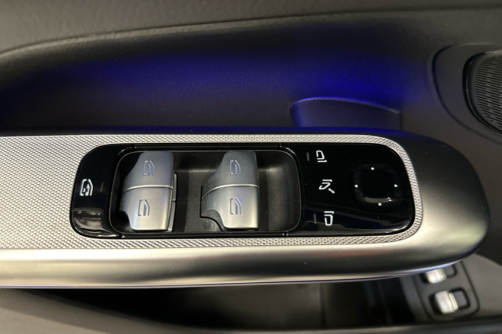 MERCEDES-BENZ GLC 2025