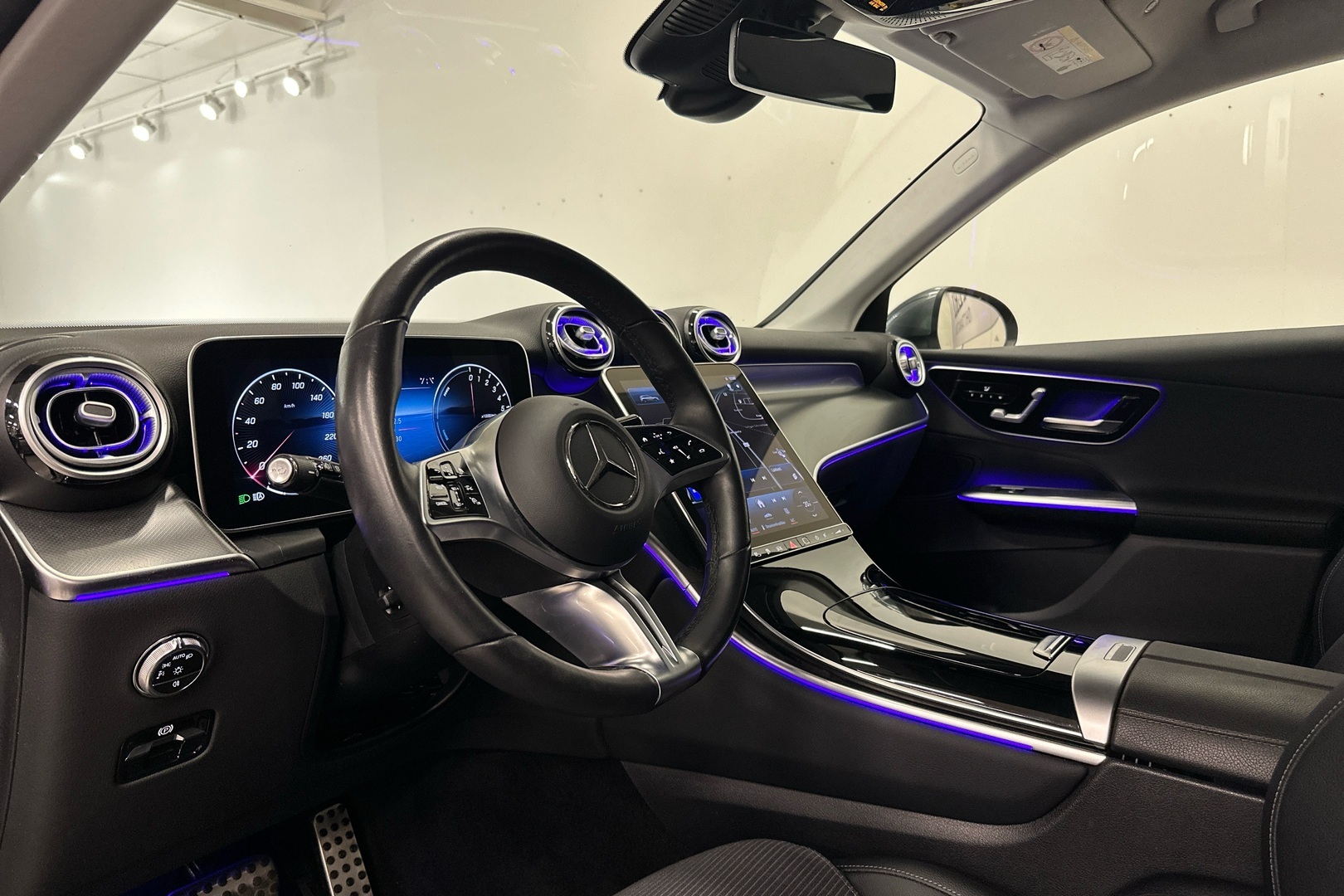 MERCEDES-BENZ GLC 2023