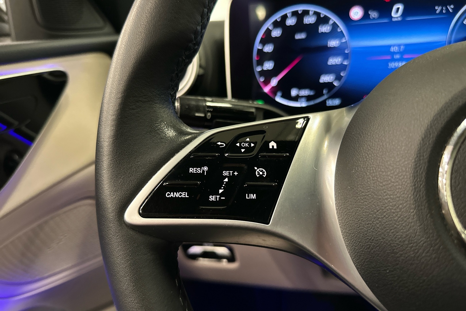 MERCEDES-BENZ C 2023