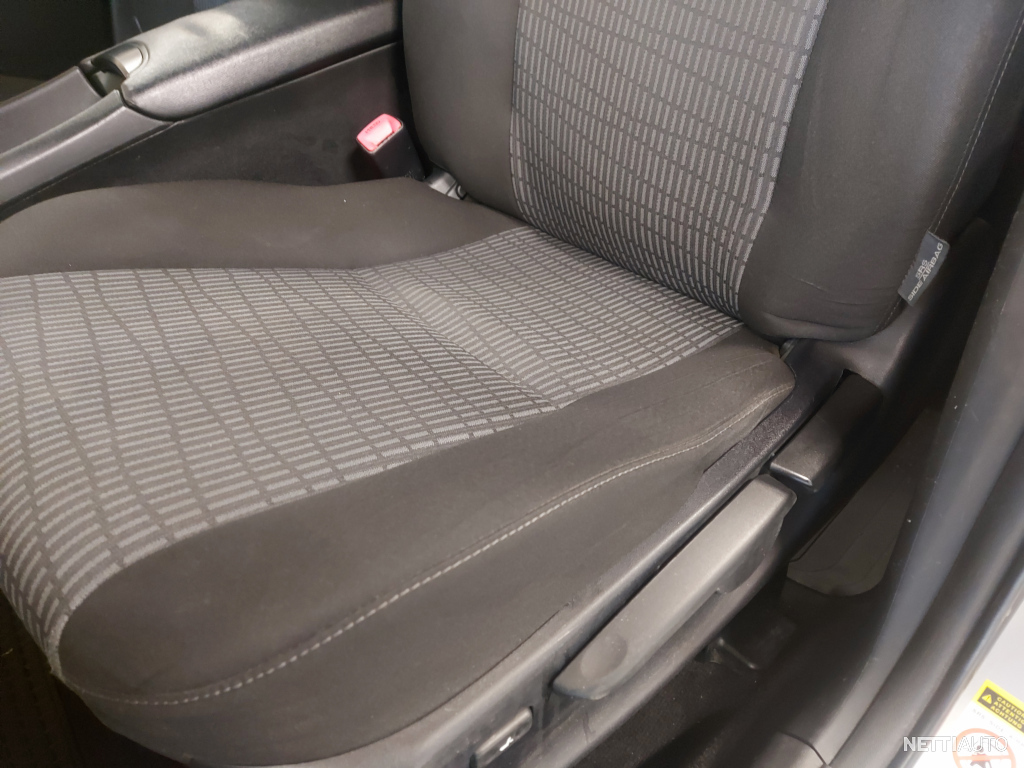 Toyota Avensis 2011