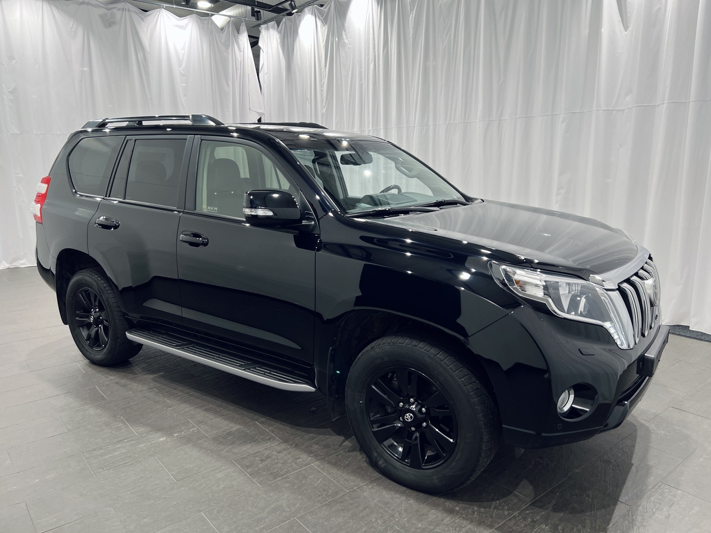 TOYOTA LAND CRUISER 2016