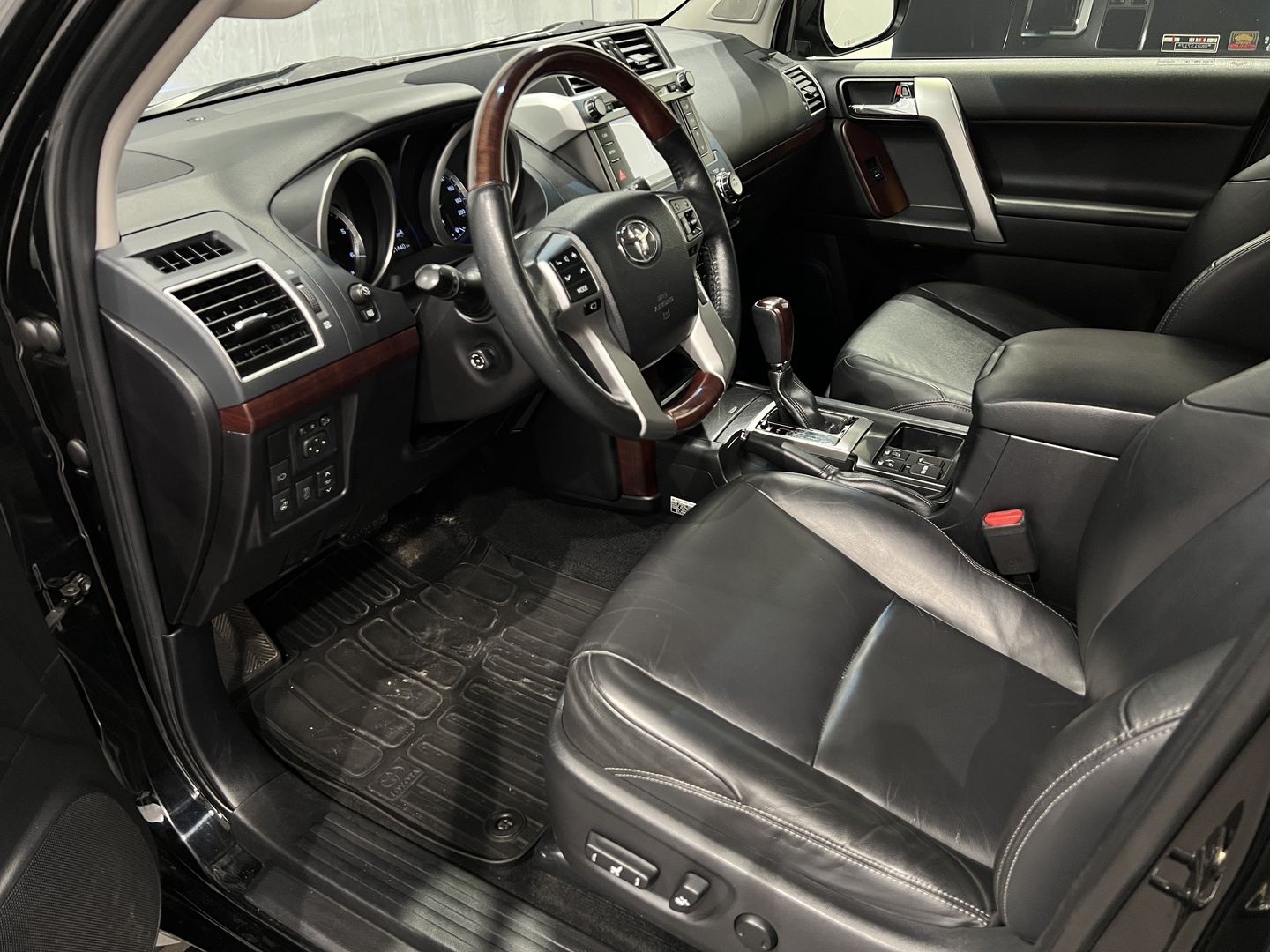TOYOTA LAND CRUISER 2016