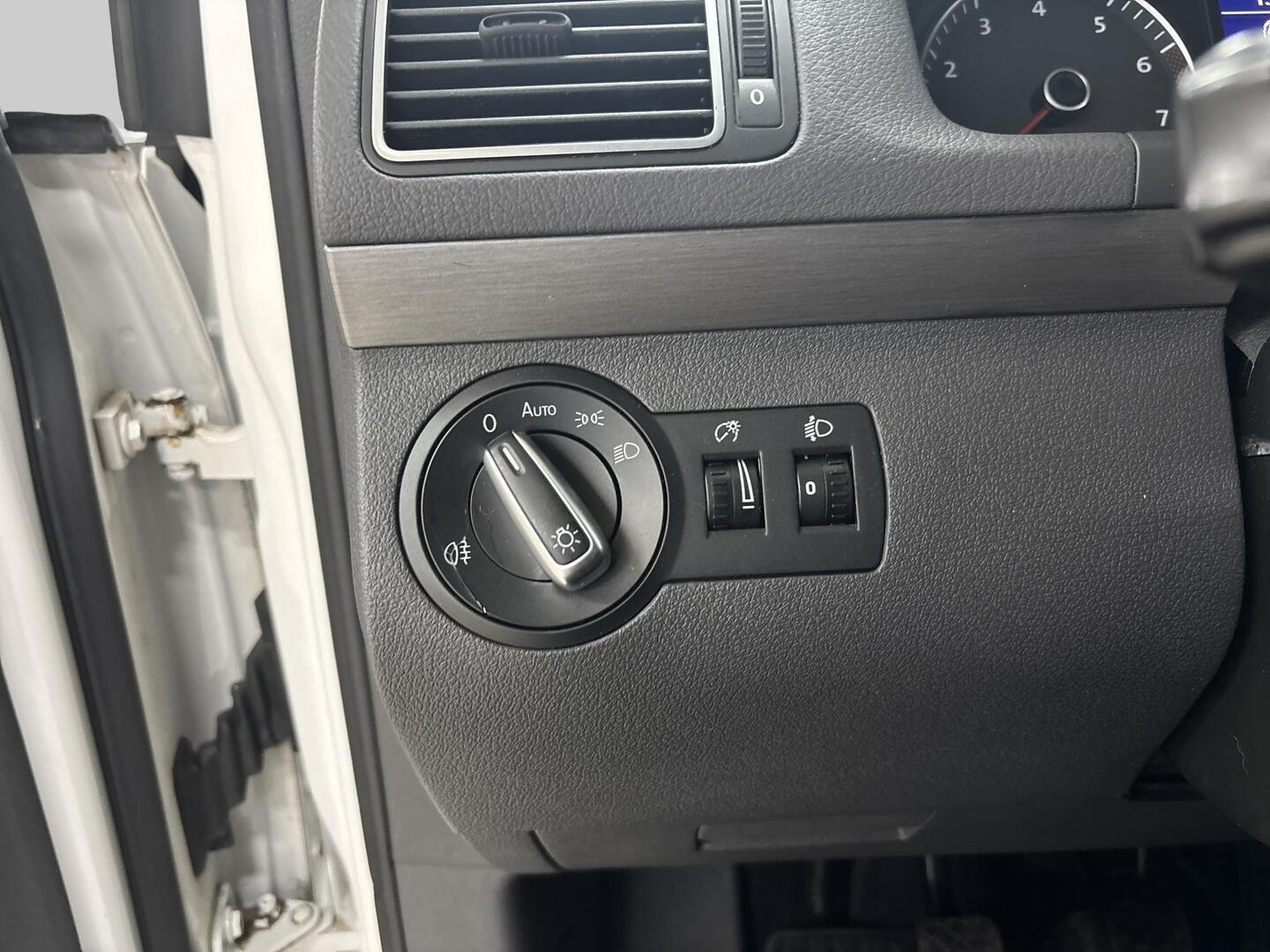 VOLKSWAGEN Touran 2013