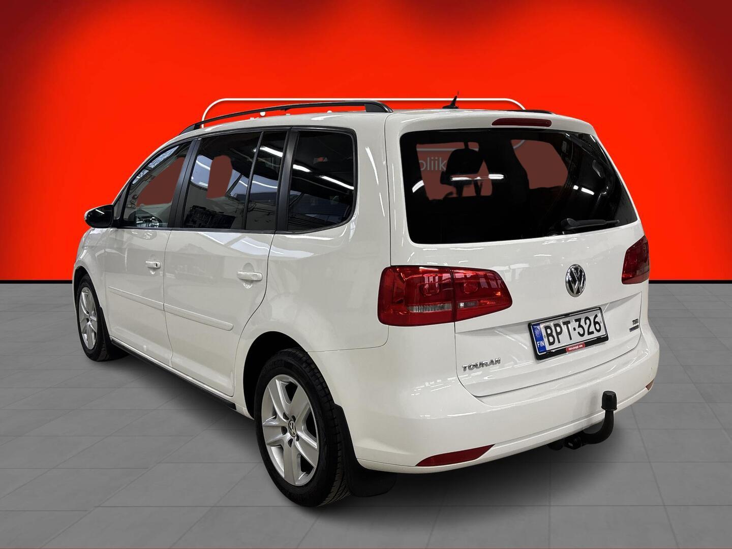 VOLKSWAGEN Touran 2013