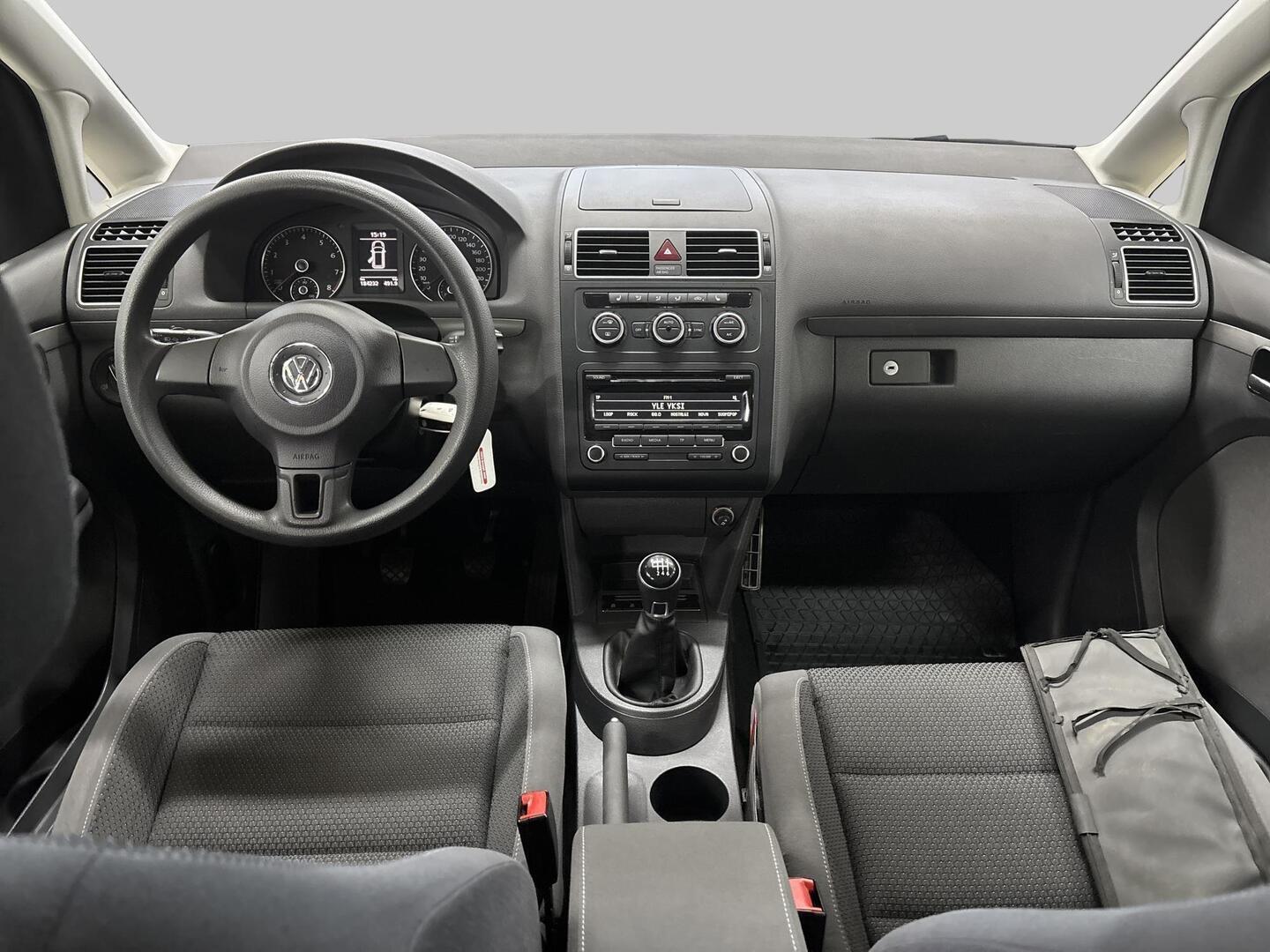 VOLKSWAGEN Touran 2013
