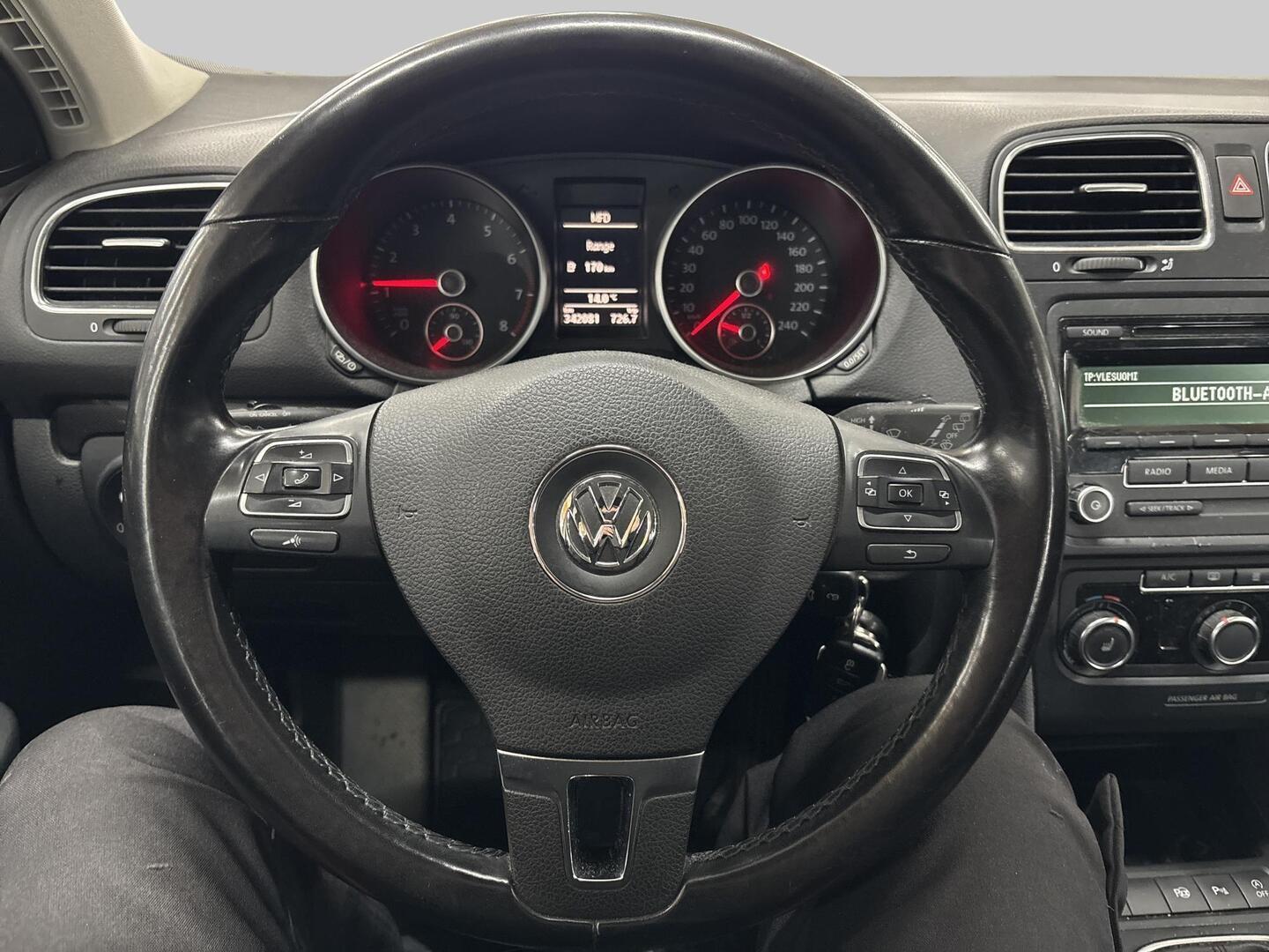 VOLKSWAGEN Golf 2012