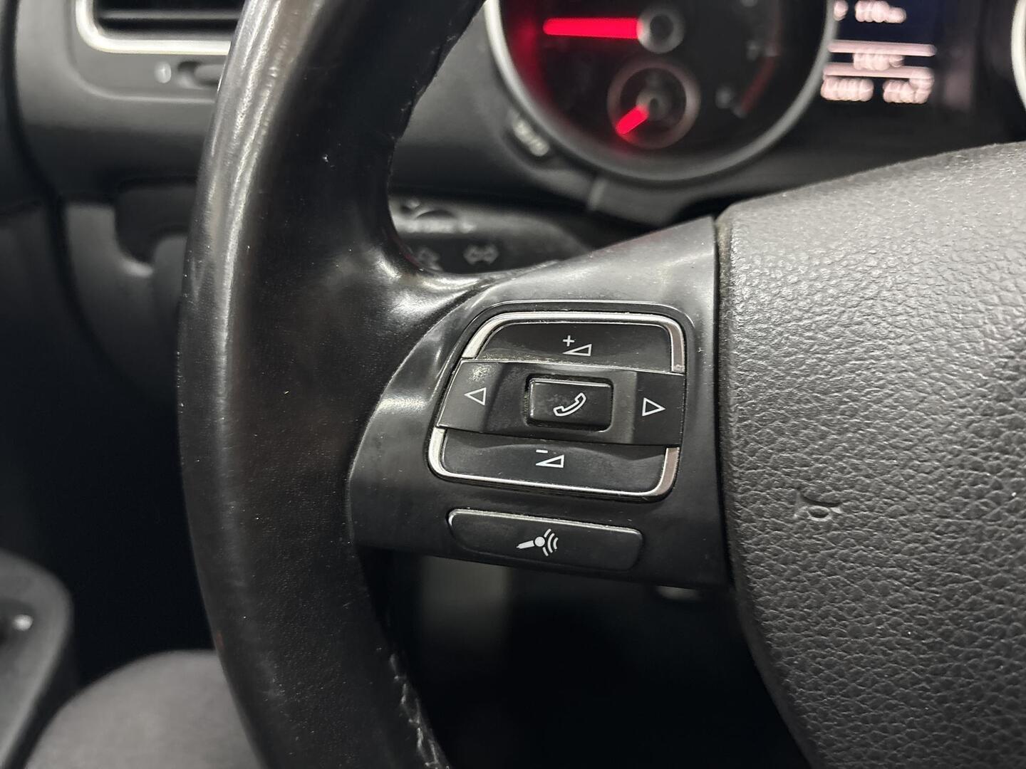 VOLKSWAGEN Golf 2012