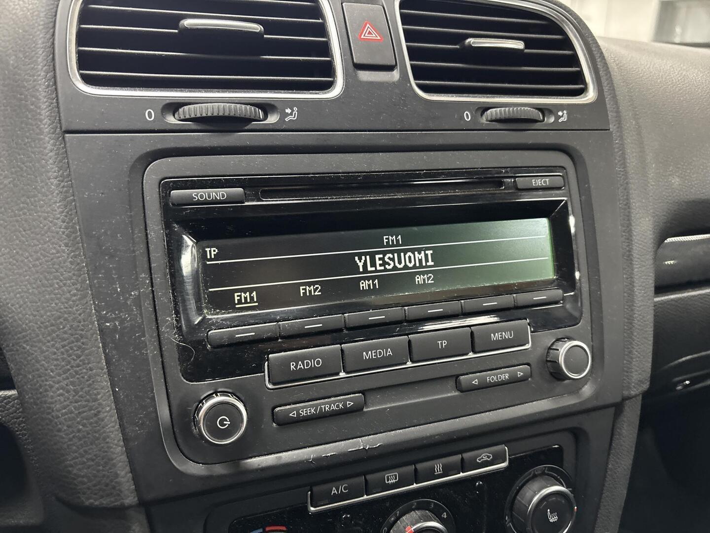 VOLKSWAGEN Golf 2012