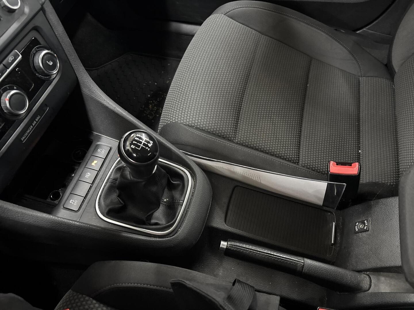 VOLKSWAGEN Golf 2012