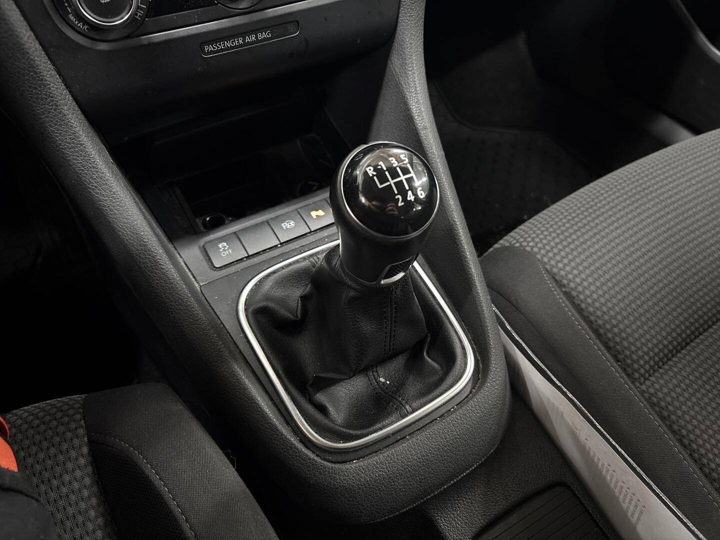 VOLKSWAGEN Golf 2012