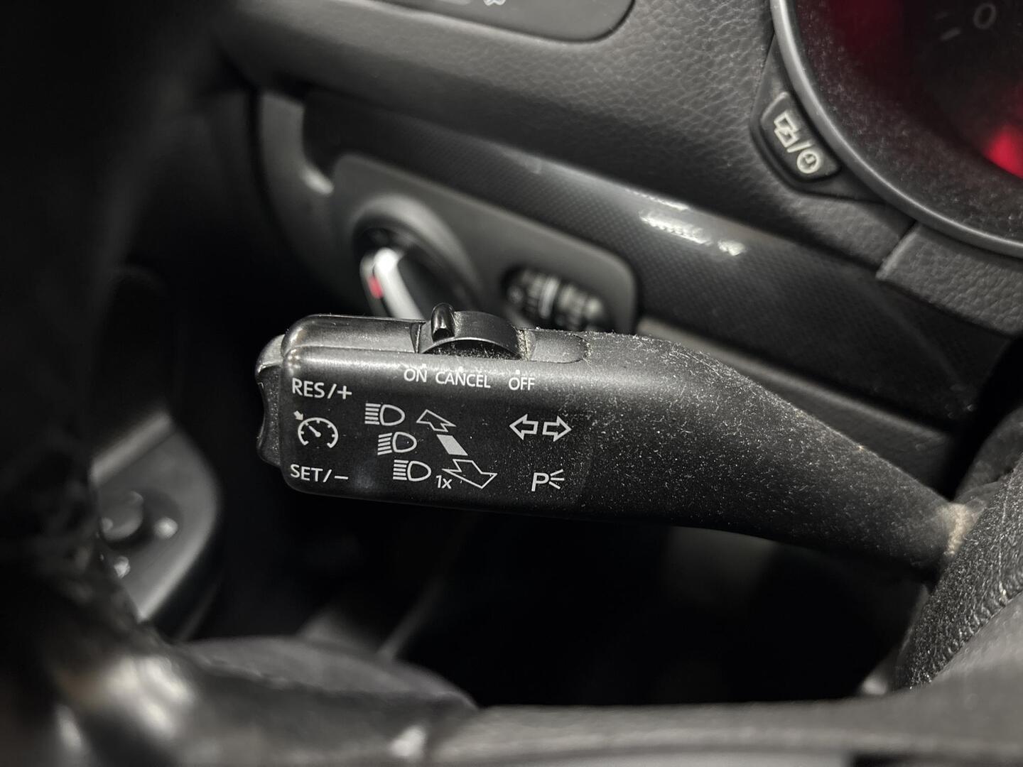 VOLKSWAGEN Golf 2012