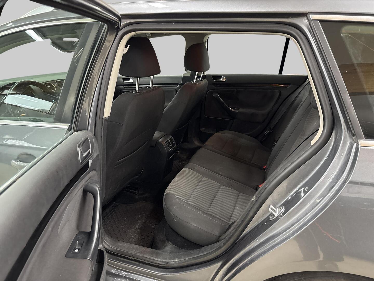 VOLKSWAGEN Golf 2012